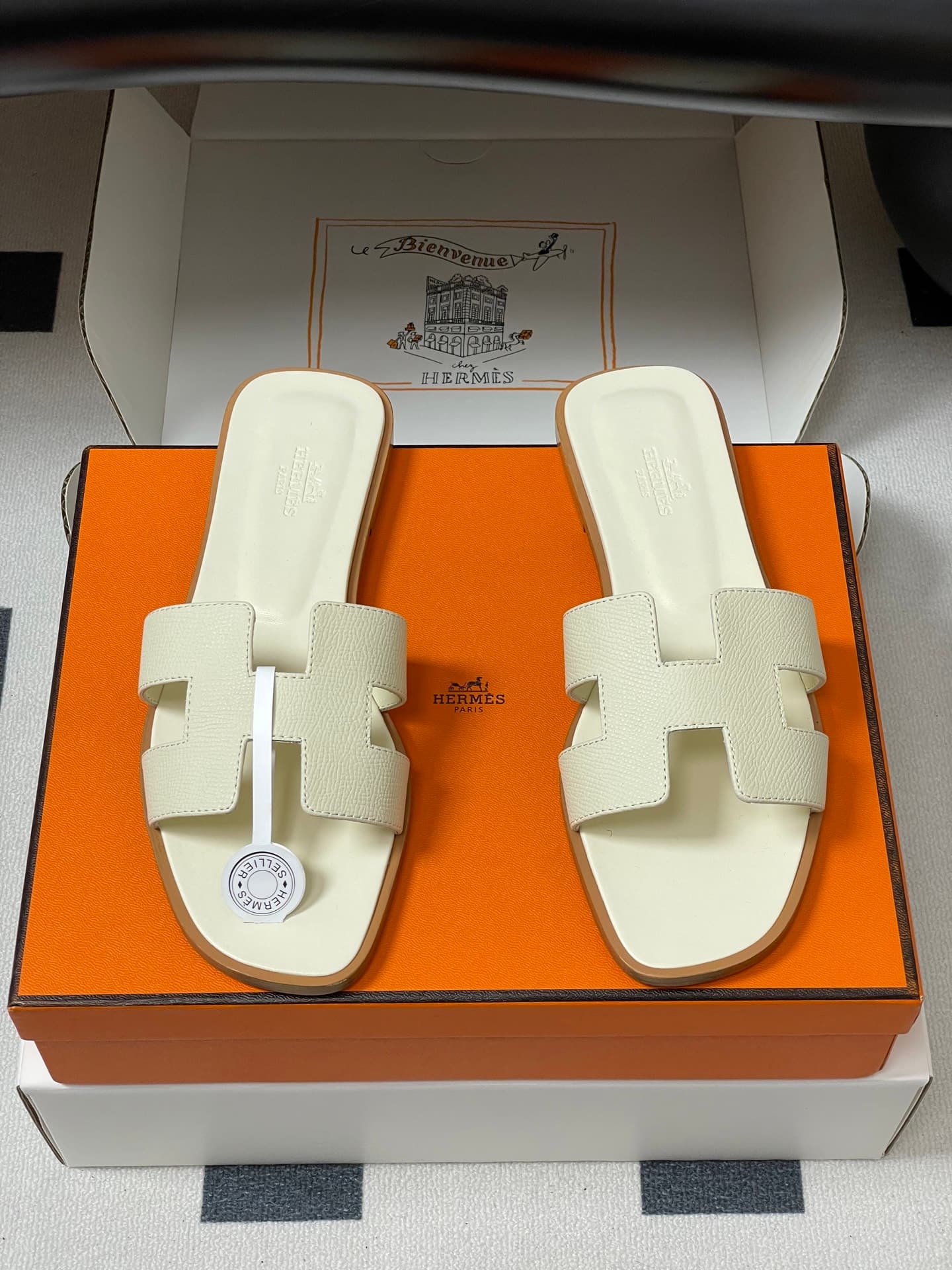 D8050 – Top-quality products (wrapped in high-end packaging boxes or scarves) — image 5