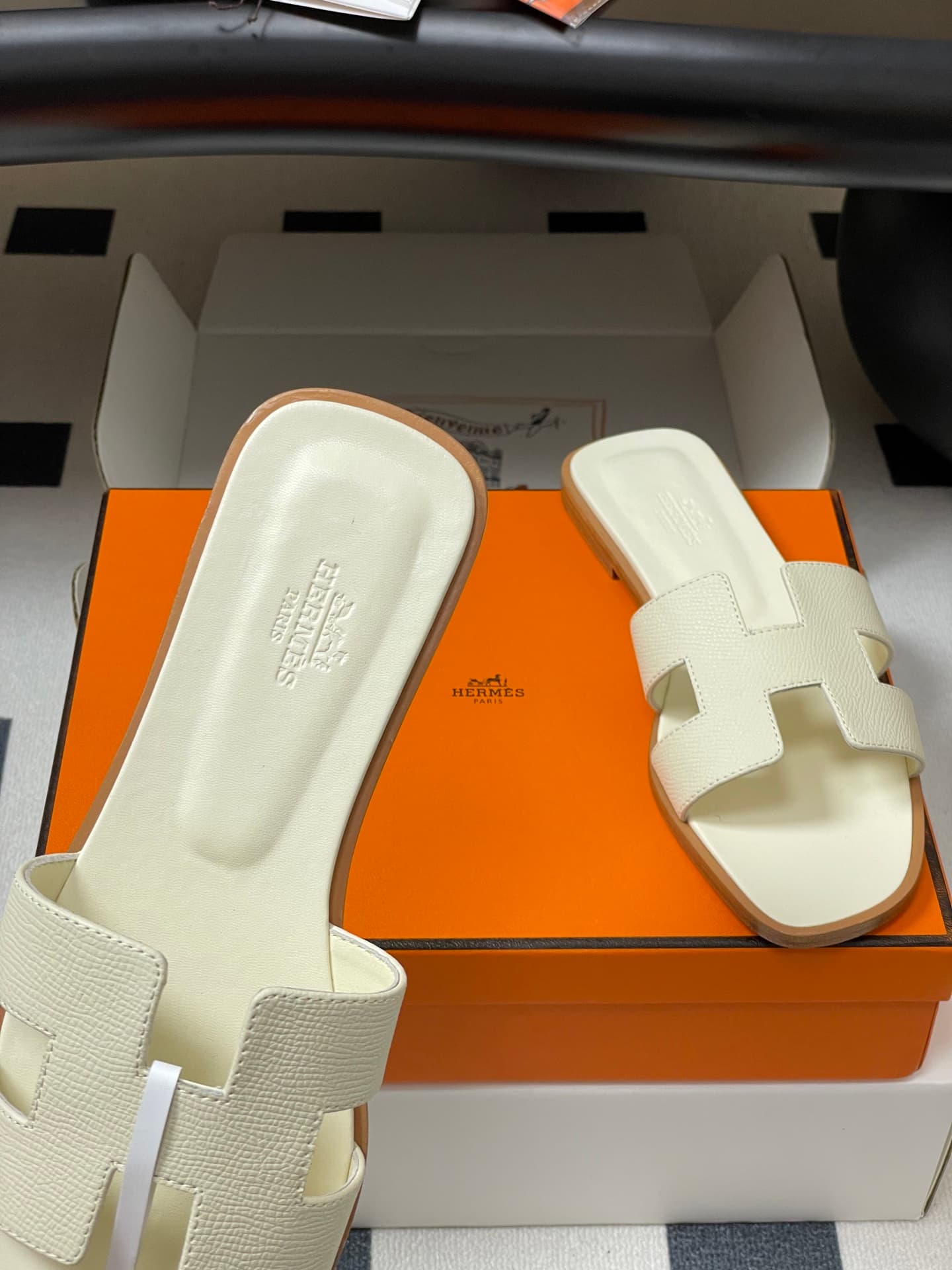 D8050 – Top-quality products (wrapped in high-end packaging boxes or scarves) — image 7