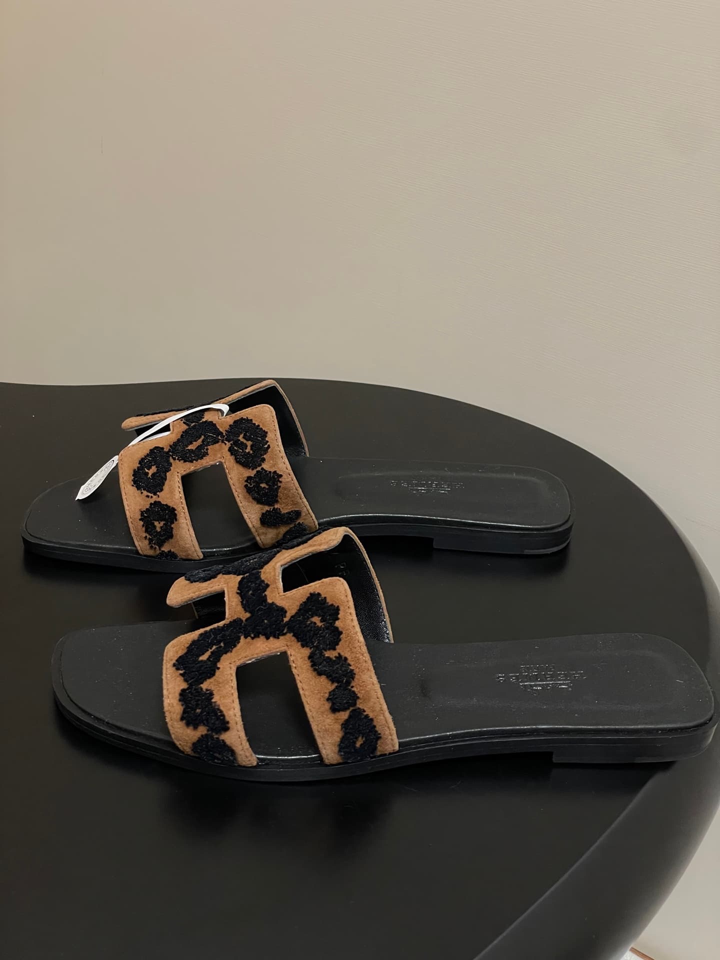 D8039 – Top-quality products (come with high-end gift boxes or scarves) — image 3