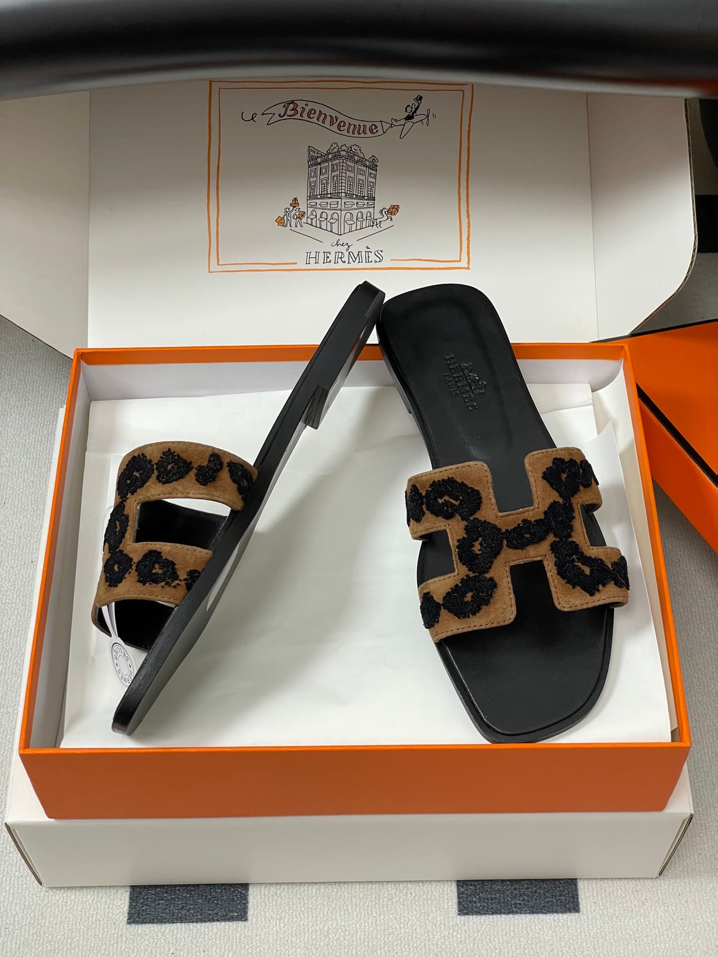 D8039 – Top-quality products (come with high-end gift boxes or scarves) — image 6