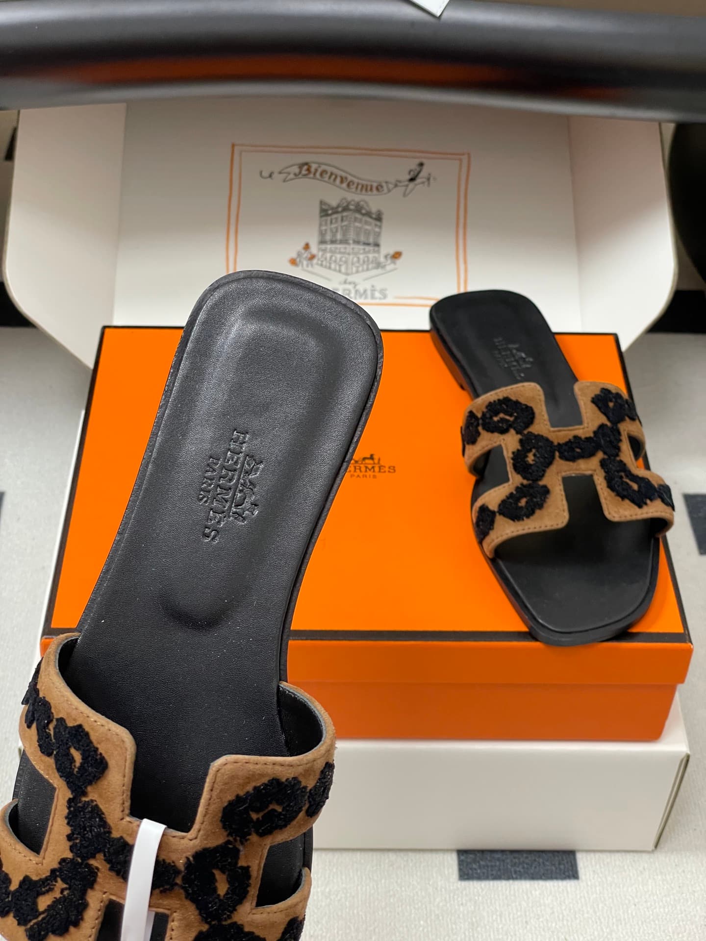 D8039 – Top-quality products (come with high-end gift boxes or scarves) — image 7