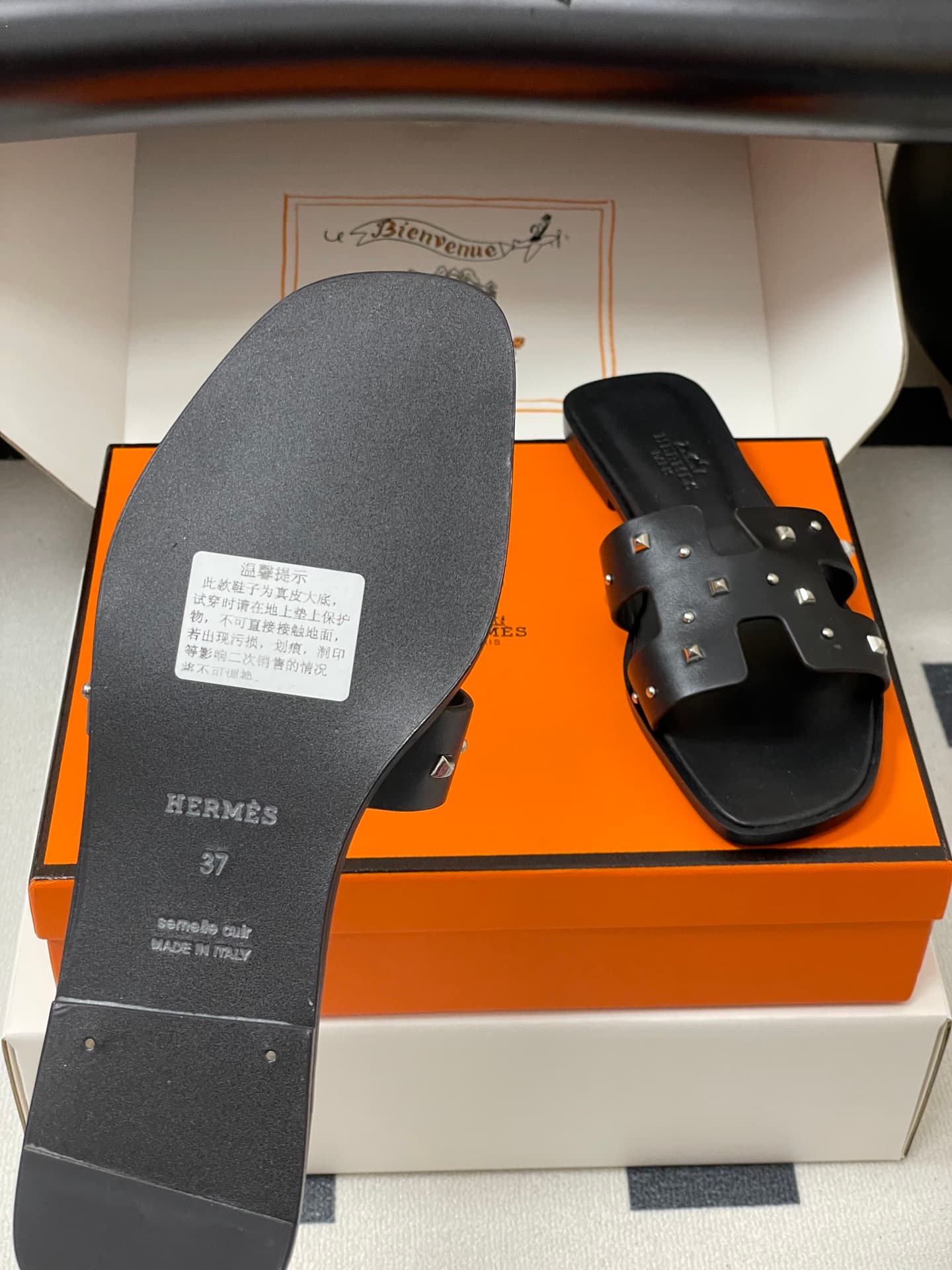 D8035 – Top-quality products (wrapped in high-end packaging boxes or scarves) — image 8