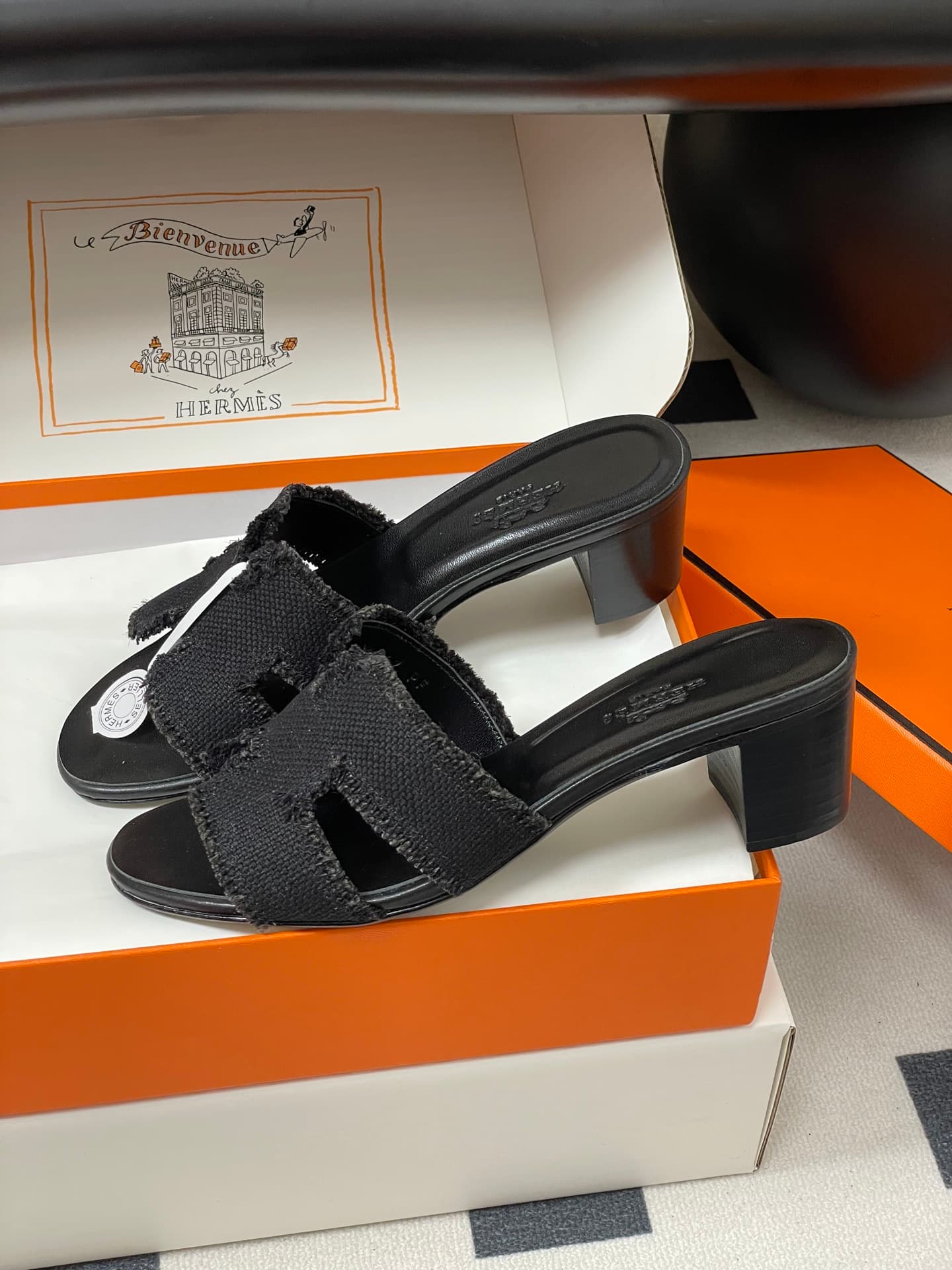 D8047 – Top-quality products (wrapped in high-end boxes or scarves) — image 4