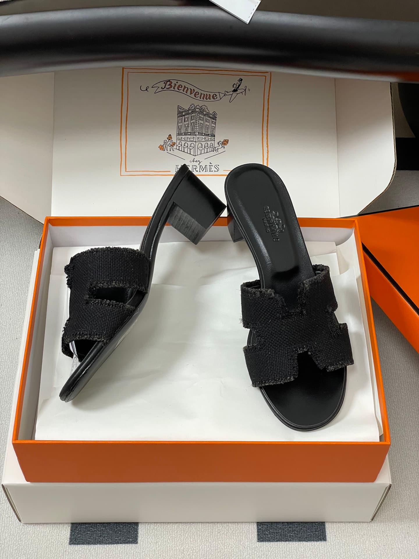D8047 – Top-quality products (wrapped in high-end boxes or scarves) — image 6