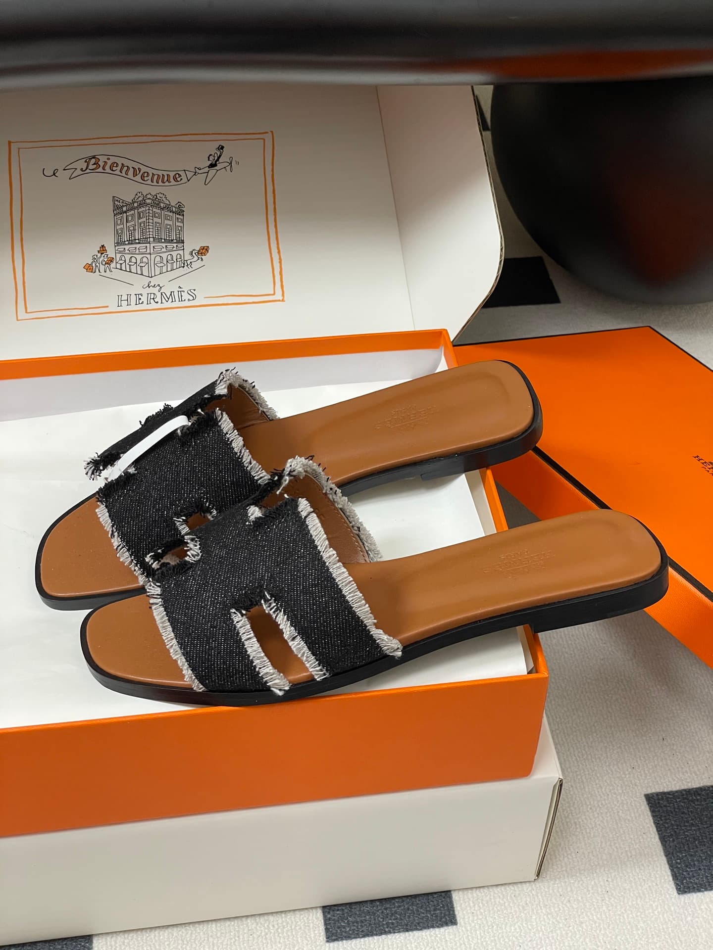 D8045 – Top-quality products (wrapped in high-end boxes or scarves) — image 4