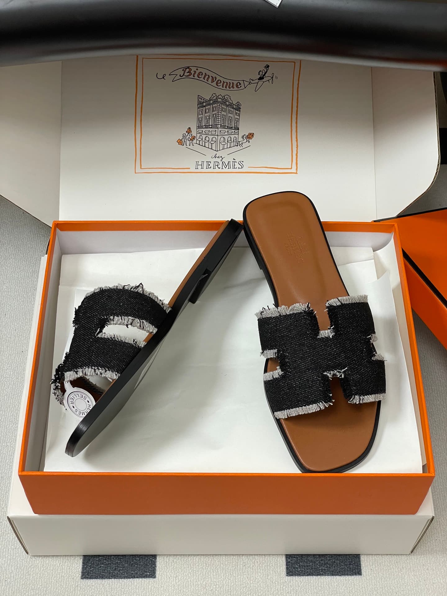 D8045 – Top-quality products (wrapped in high-end boxes or scarves) — image 6