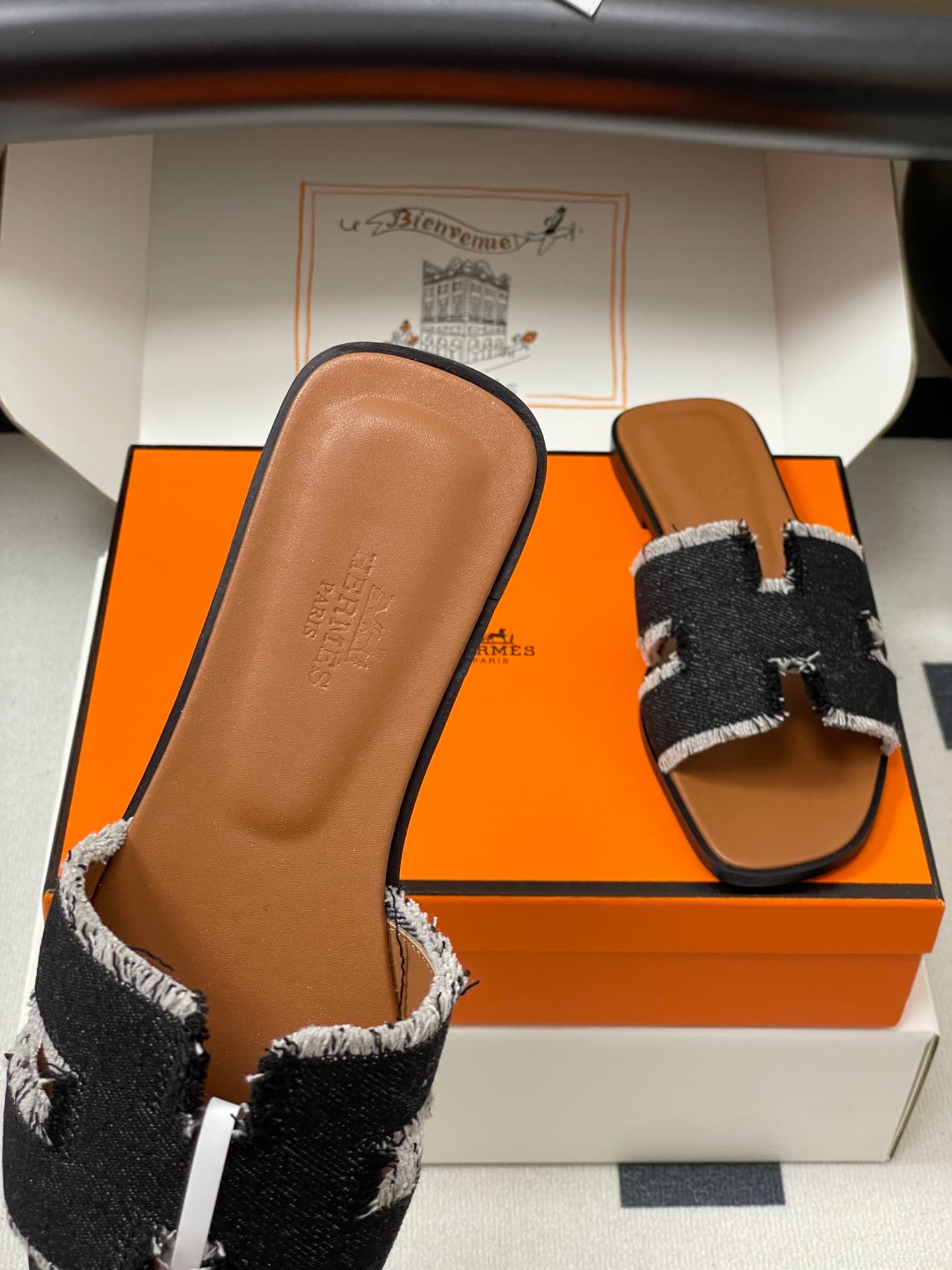 D8045 – Top-quality products (wrapped in high-end boxes or scarves) — image 7