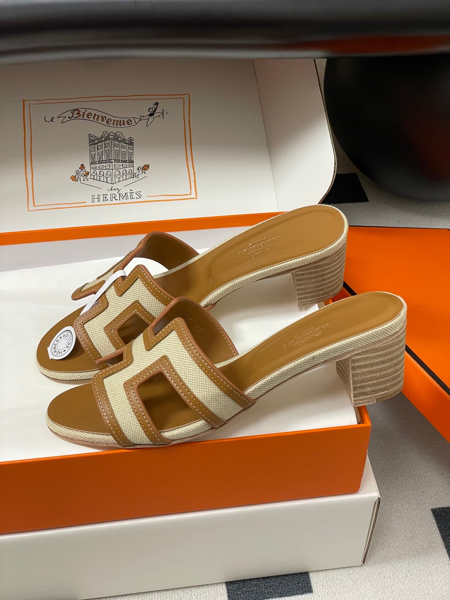 D8044 – Top-quality products (come with high-end gift boxes or scarves) — image 4
