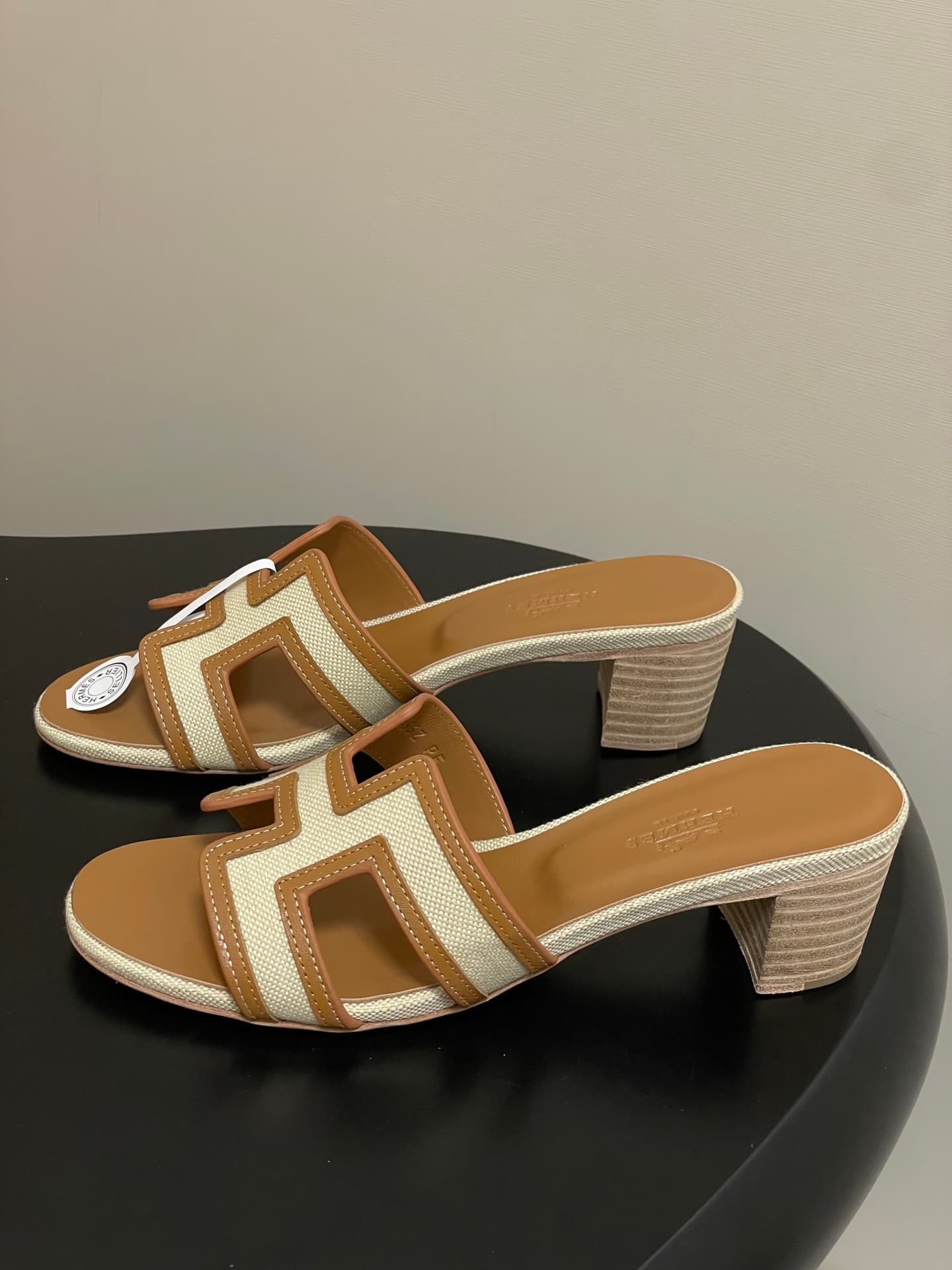 D8044 – Top-quality products (come with high-end gift boxes or scarves) — image 3