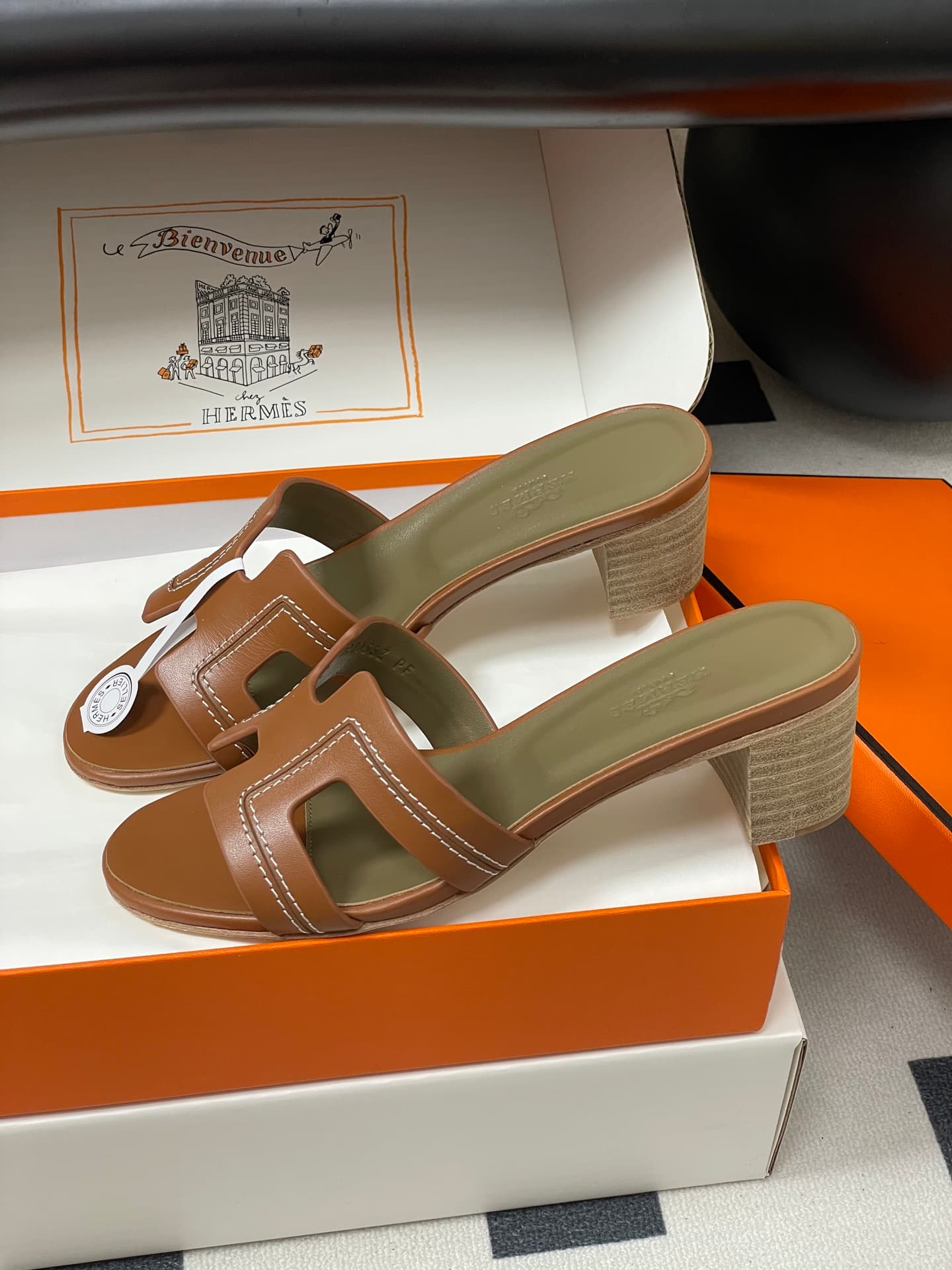 D8042 – Top-quality products (wrapped in high-end packaging boxes or scarves) — image 4