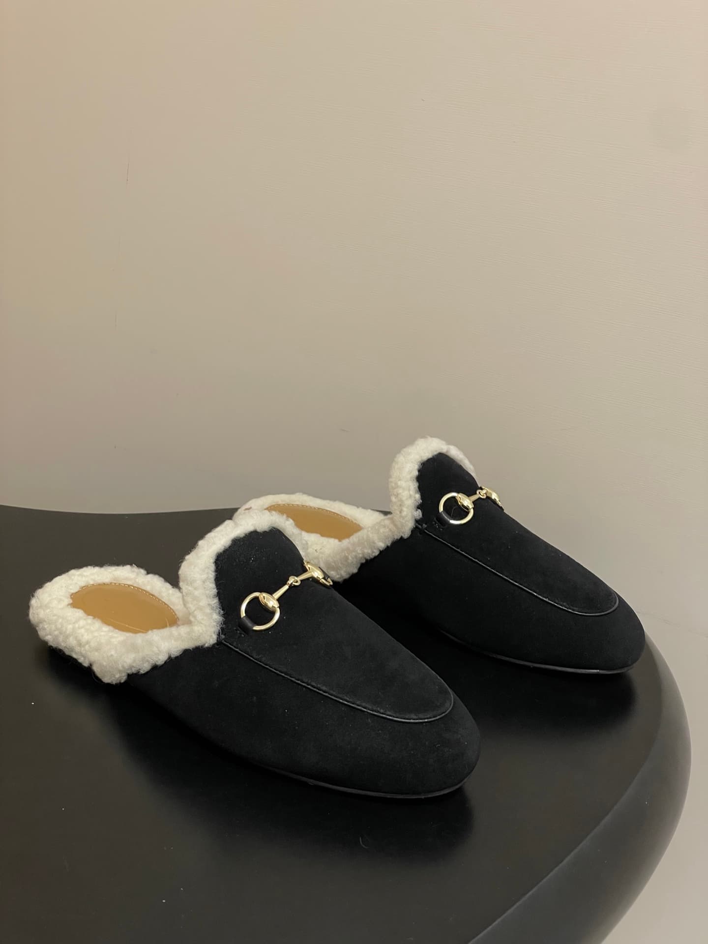 D7119 🏧𝐆𝐔𝐂𝐂𝐈 Gucci Princetown classic wool slippers, moutier shoes with leather texture, buckle-style flat slippers made of Merino wool. — image 7