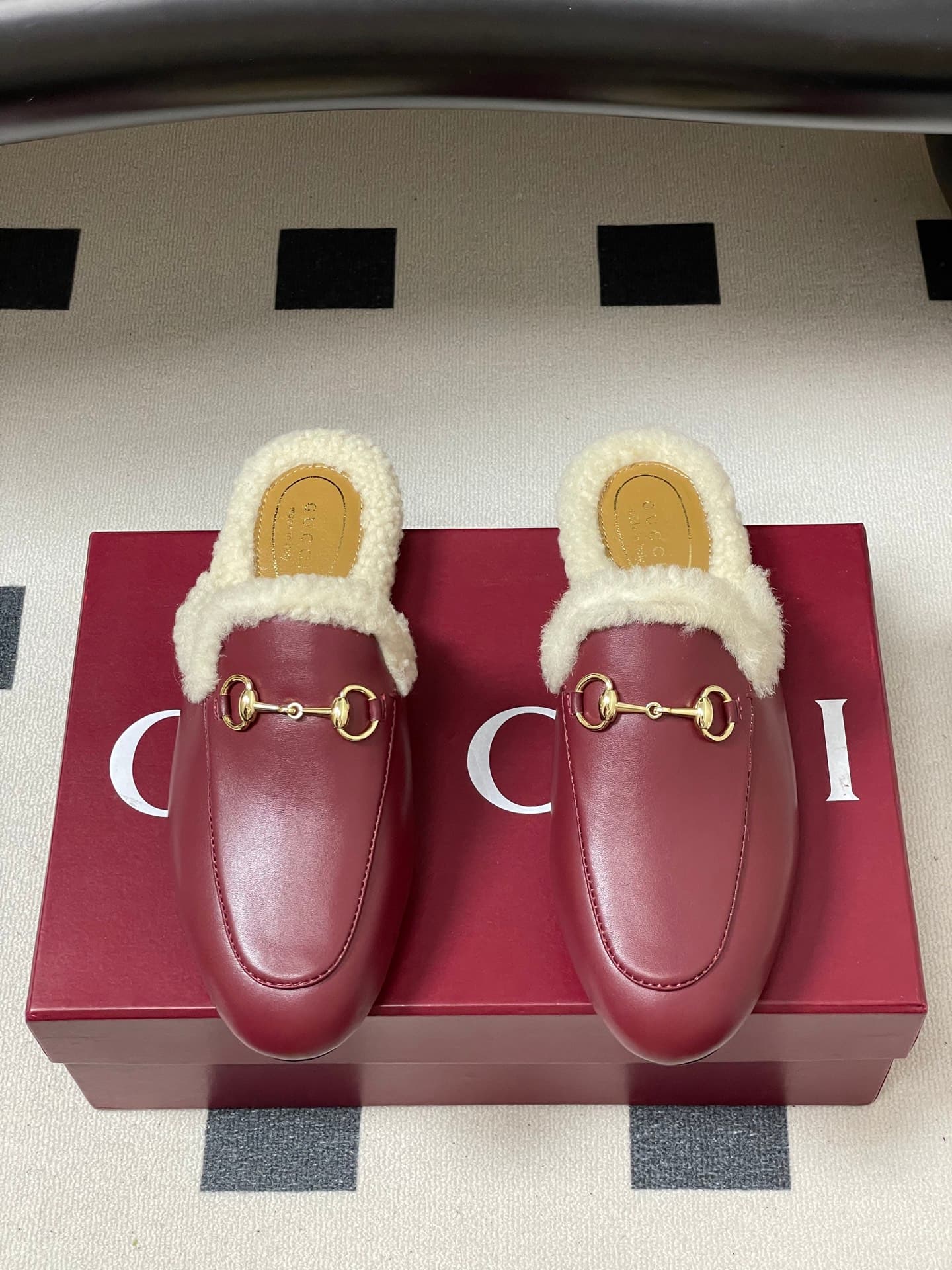 D7118 🏧𝐆𝐔𝐂𝐂𝐈 Gucci Princetown classic wool slippers, suede-mouthed mules with buckle feet, half-slipper style slippers made of Merino wool. — image 2