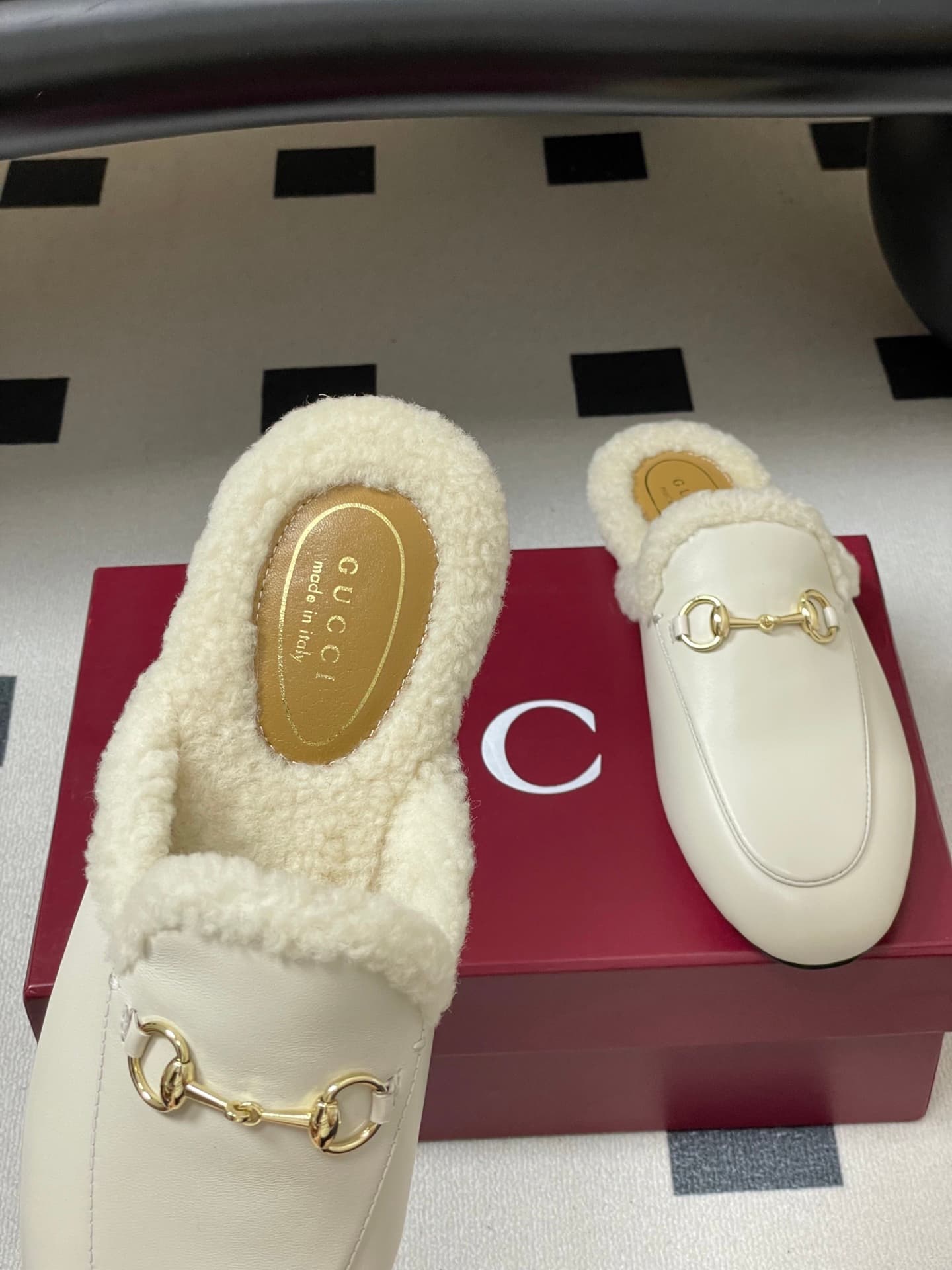 D7117 🏧𝐆𝐔𝐂𝐂𝐈 Gucci Princetown classic wool slippers, suede-moutier shoes with buckle, half-slipper style, Merino sheep wool slippers. — image 4