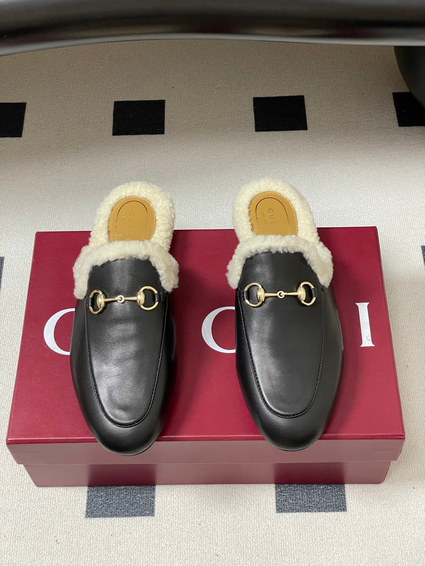 D7115 🏧𝐆𝐔𝐂𝐂𝐈 Gucci Princetown classic wool slippers, moutier shoes with leather texture, buckle-style flat slippers made of Merino sheep wool. — image 2