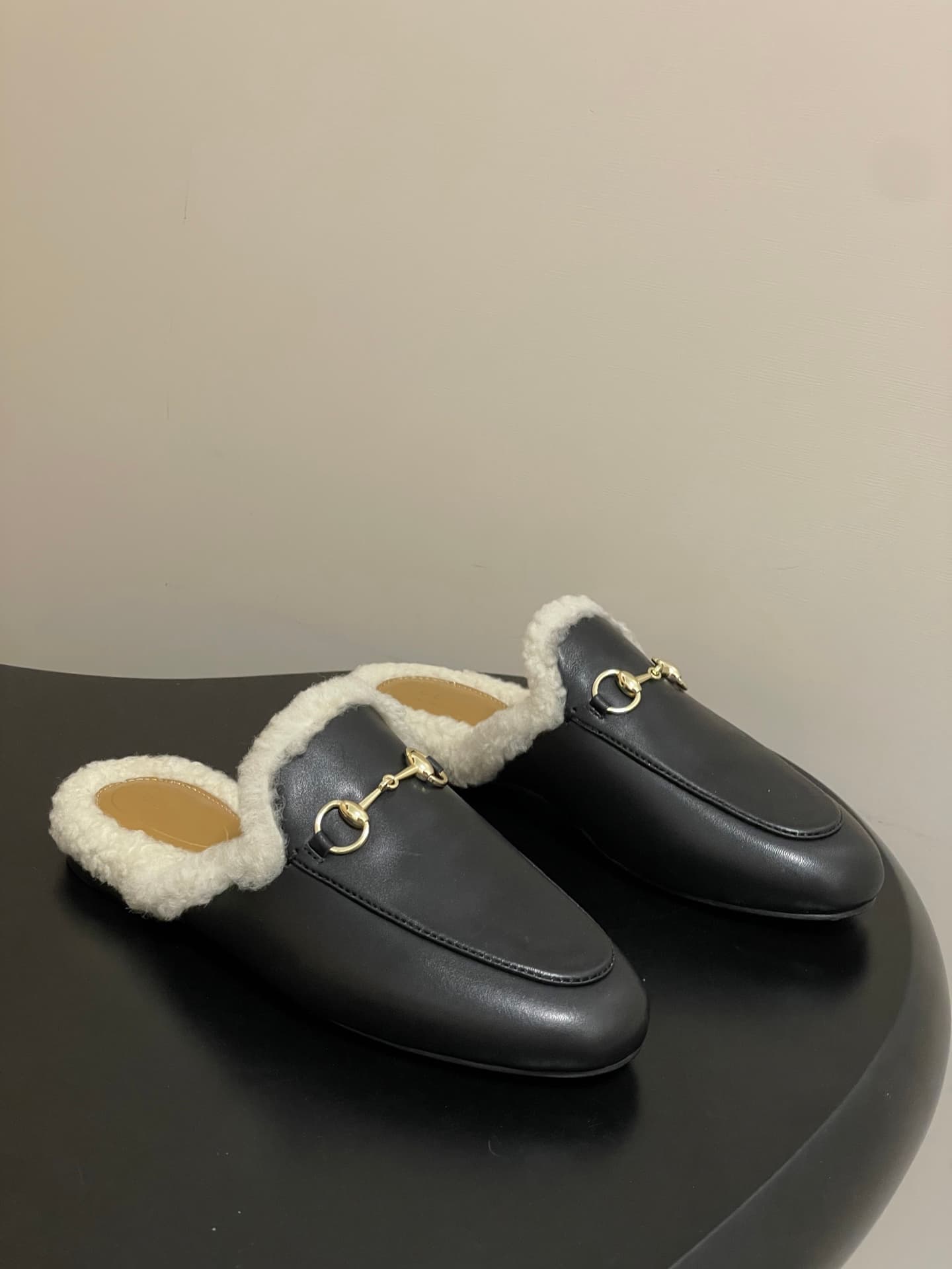 D7115 🏧𝐆𝐔𝐂𝐂𝐈 Gucci Princetown classic wool slippers, moutier shoes with leather texture, buckle-style flat slippers made of Merino sheep wool. — image 7