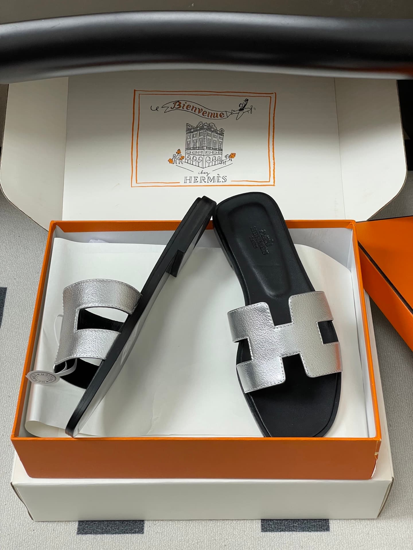 D8033 – Top-quality products (wrapped in high-end gift boxes ✈️/scarves) — image 6