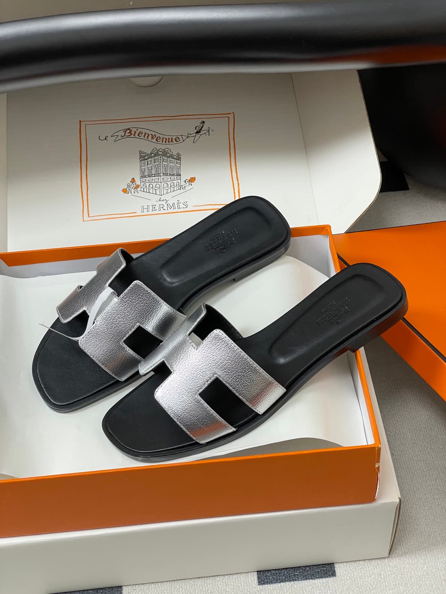 D8033 – Top-quality products (wrapped in high-end gift boxes ✈️/scarves) — image 4