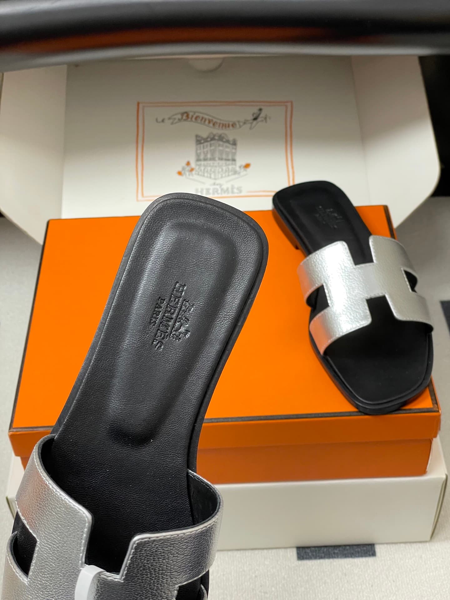 D8033 – Top-quality products (wrapped in high-end gift boxes ✈️/scarves) — image 7