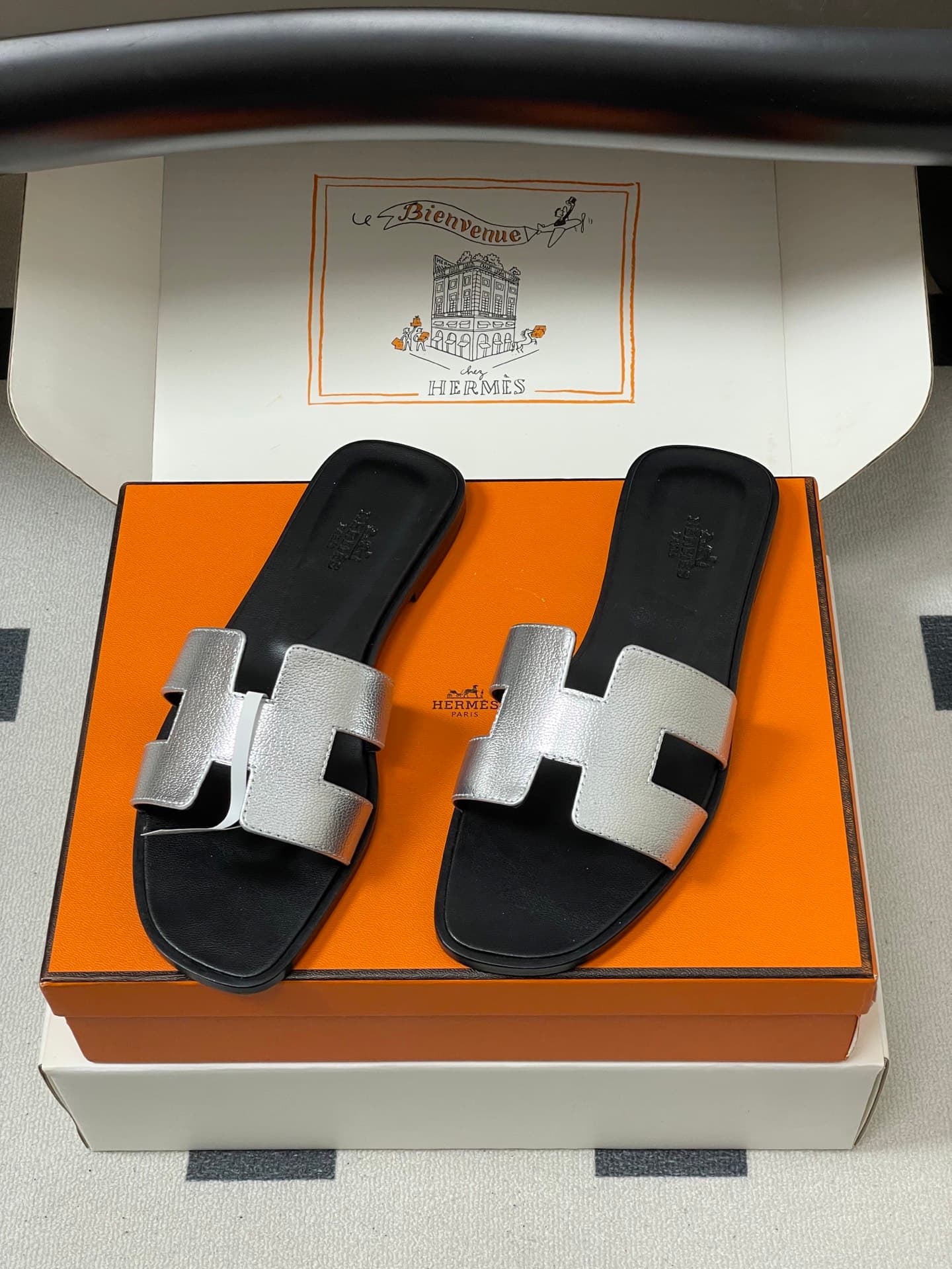 D8033 – Top-quality products (wrapped in high-end gift boxes ✈️/scarves) — image 5