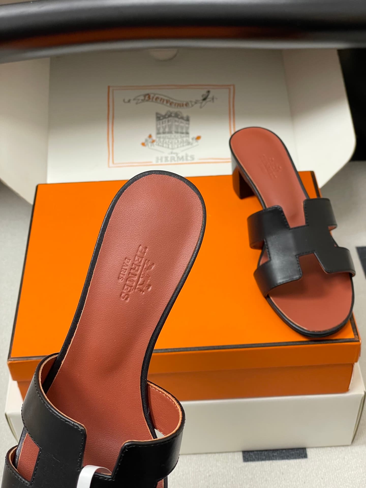 D8032 – Top-quality products (wrapped in high-end gift boxes ✈️/scarves) — image 7
