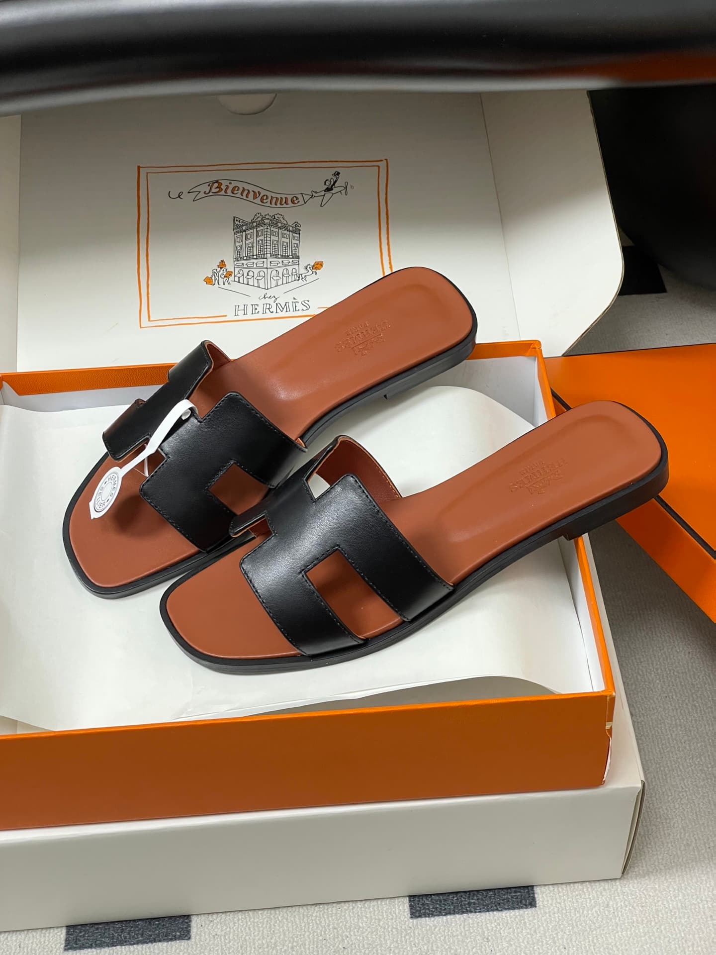 D8031 – Top-quality products (wrapped in high-end gift boxes ✈️/scarves) — image 4