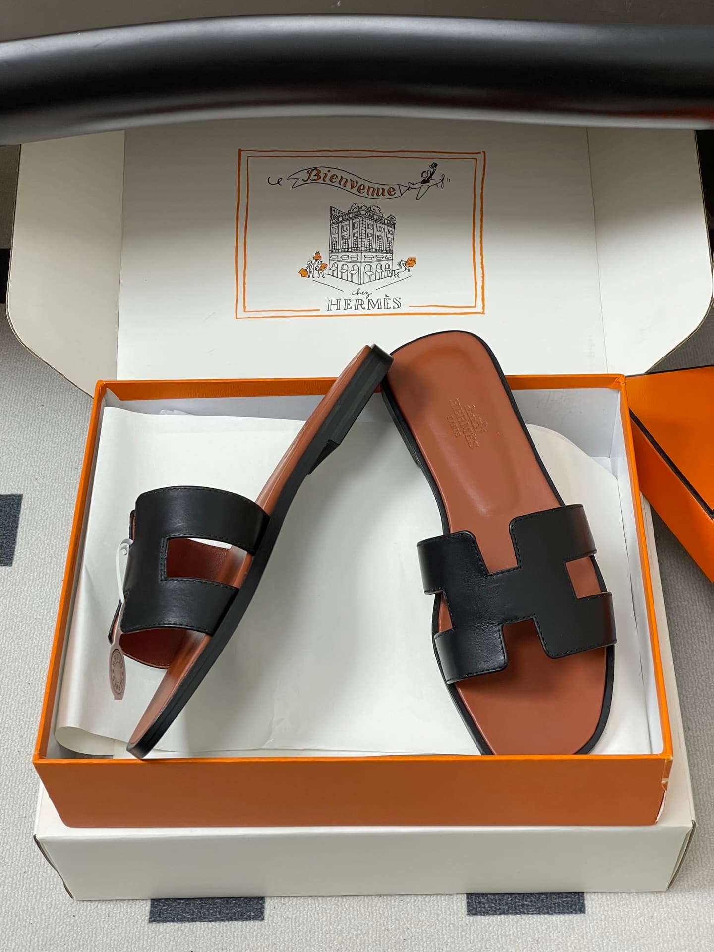 D8031 – Top-quality products (wrapped in high-end gift boxes ✈️/scarves) — image 6