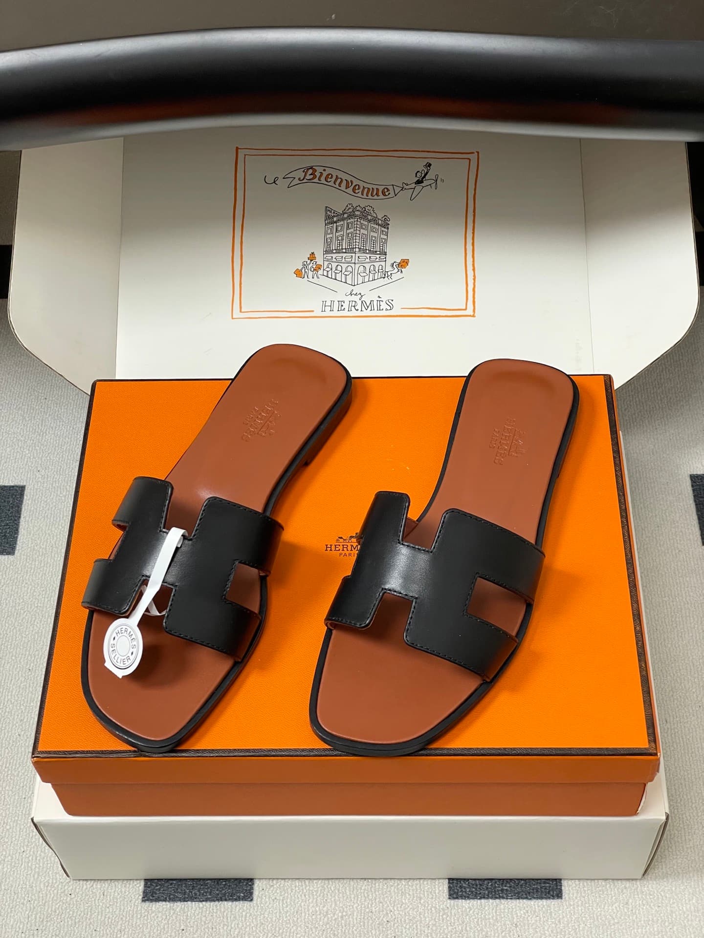 D8031 – Top-quality products (wrapped in high-end gift boxes ✈️/scarves) — image 5