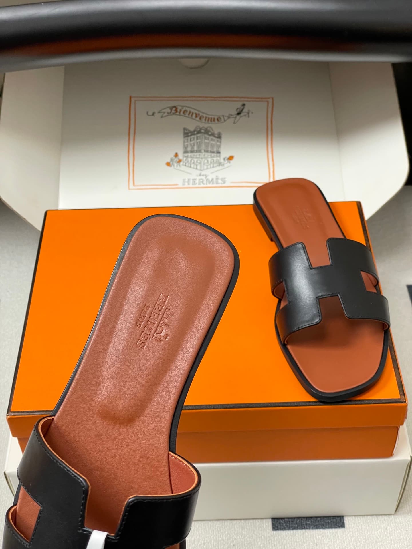 D8031 – Top-quality products (wrapped in high-end gift boxes ✈️/scarves) — image 7