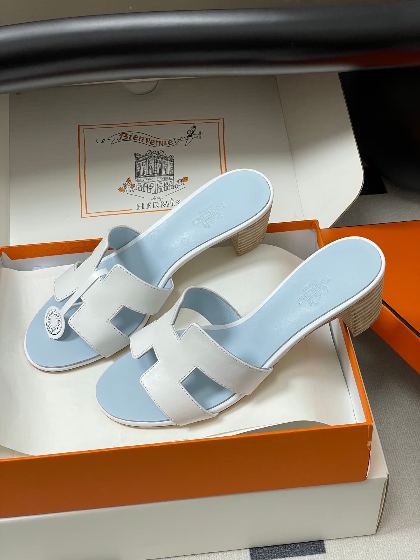 D8030 – Top-quality products (wrapped in high-end packaging ✈️/scarves) — image 4
