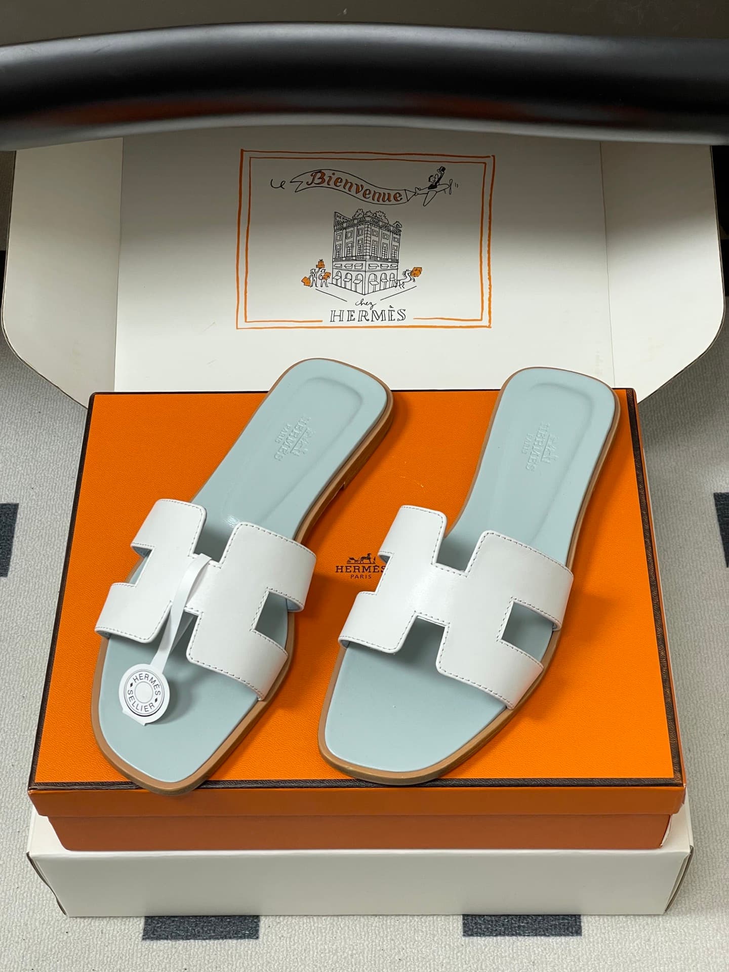 D8029 – Top-quality products (wrapped in high-end gift boxes ✈️/scarves) — image 5