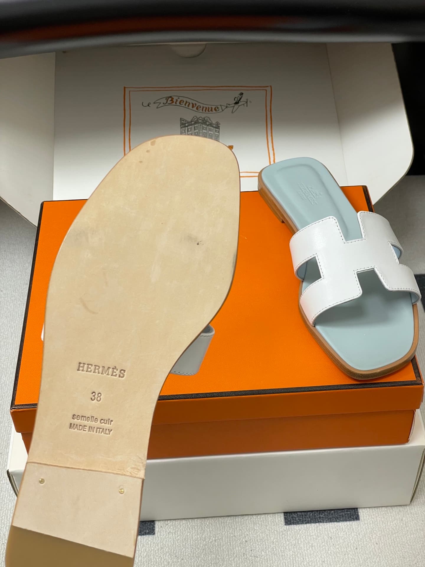 D8029 – Top-quality products (wrapped in high-end gift boxes ✈️/scarves) — image 8