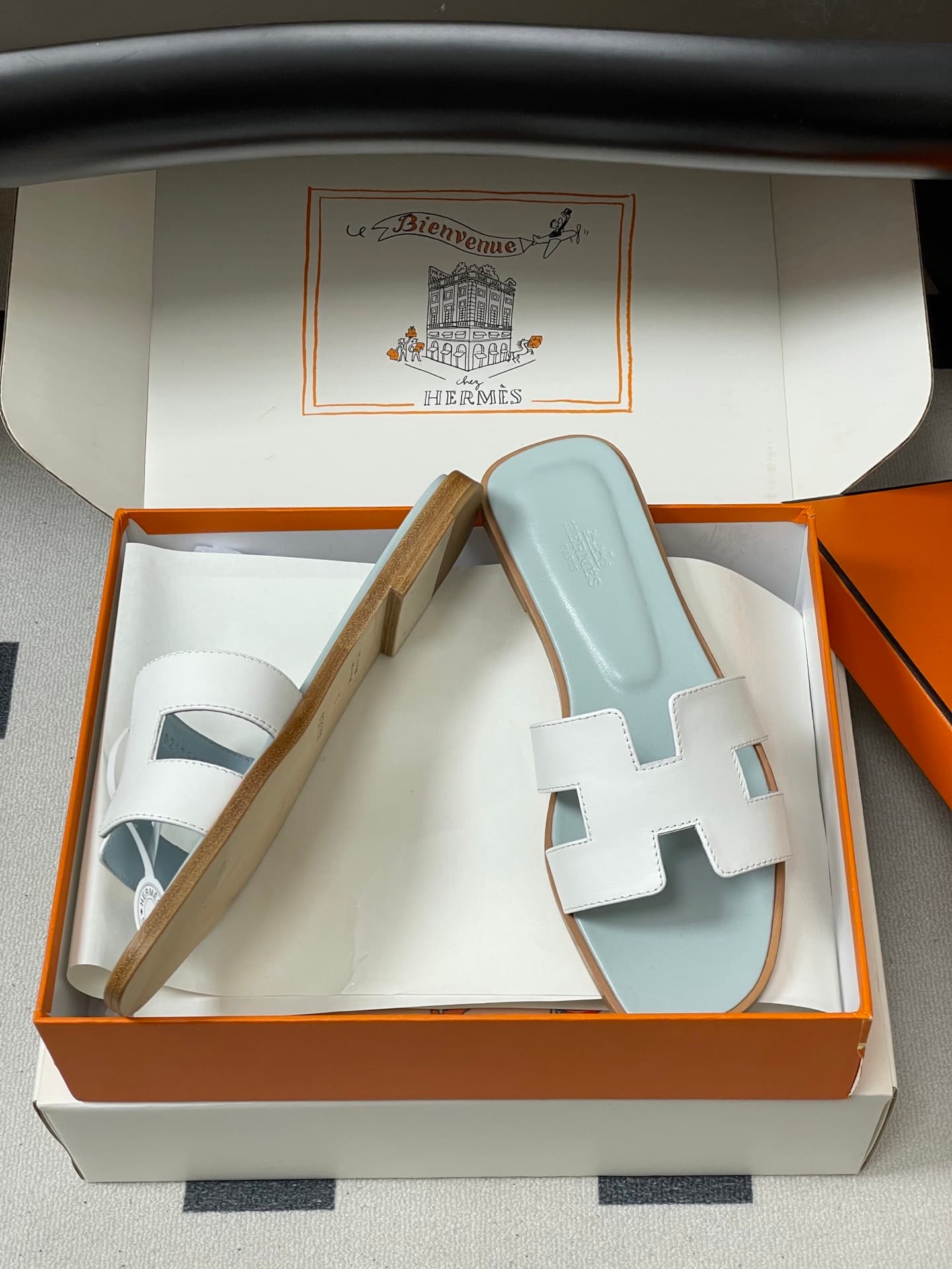 D8029 – Top-quality products (wrapped in high-end gift boxes ✈️/scarves) — image 6
