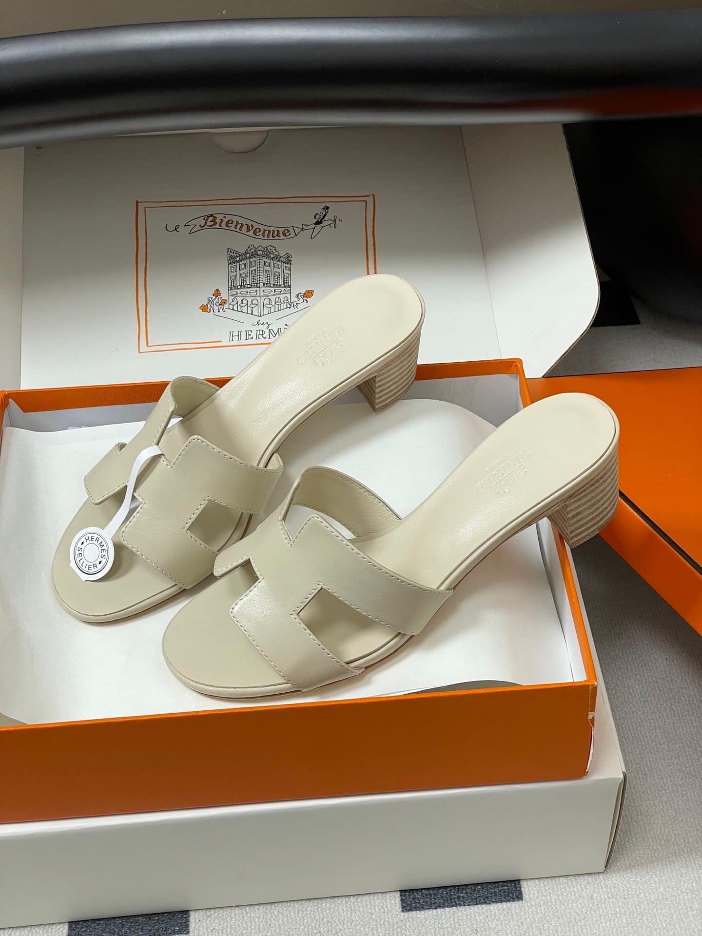 D8028 – Top-quality products (wrapped in high-end packaging ✈️/scarves) — image 4