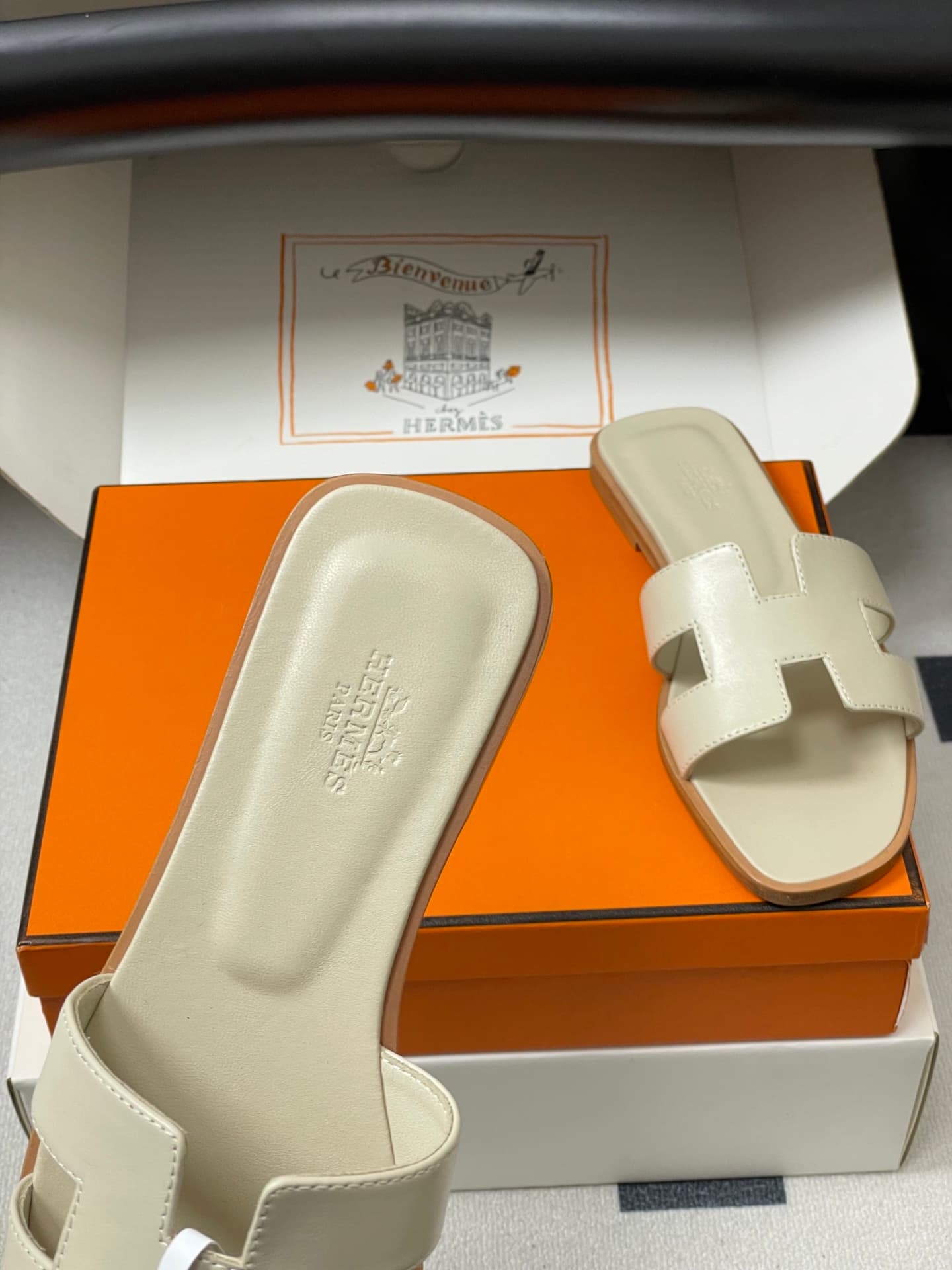 D8027 – Top-quality products (wrapped in high-end gift boxes ✈️/scarves) — image 7