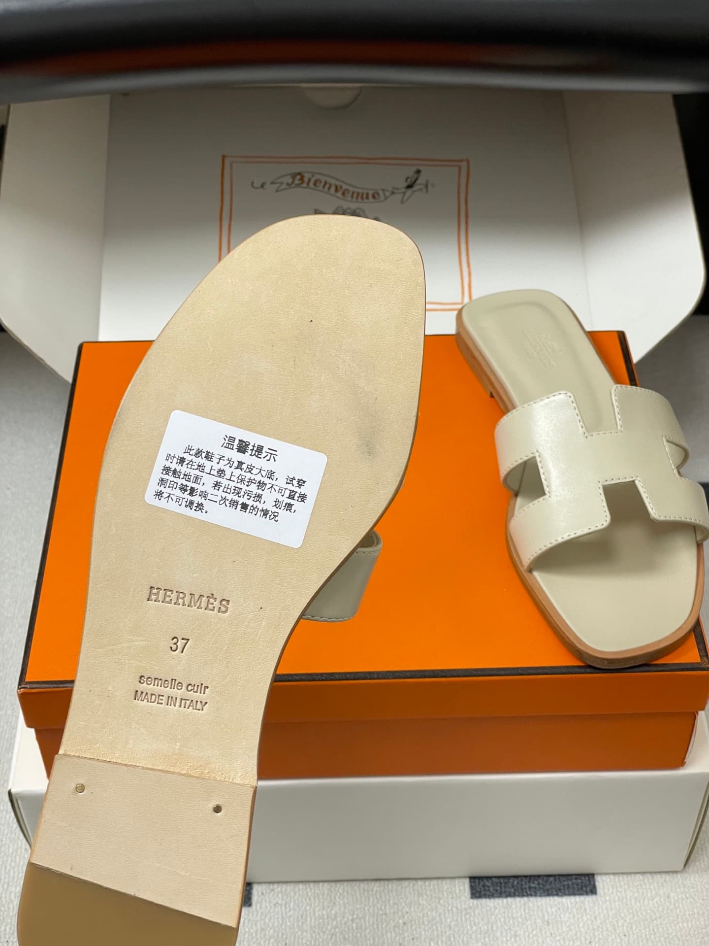 D8027 – Top-quality products (wrapped in high-end gift boxes ✈️/scarves) — image 8