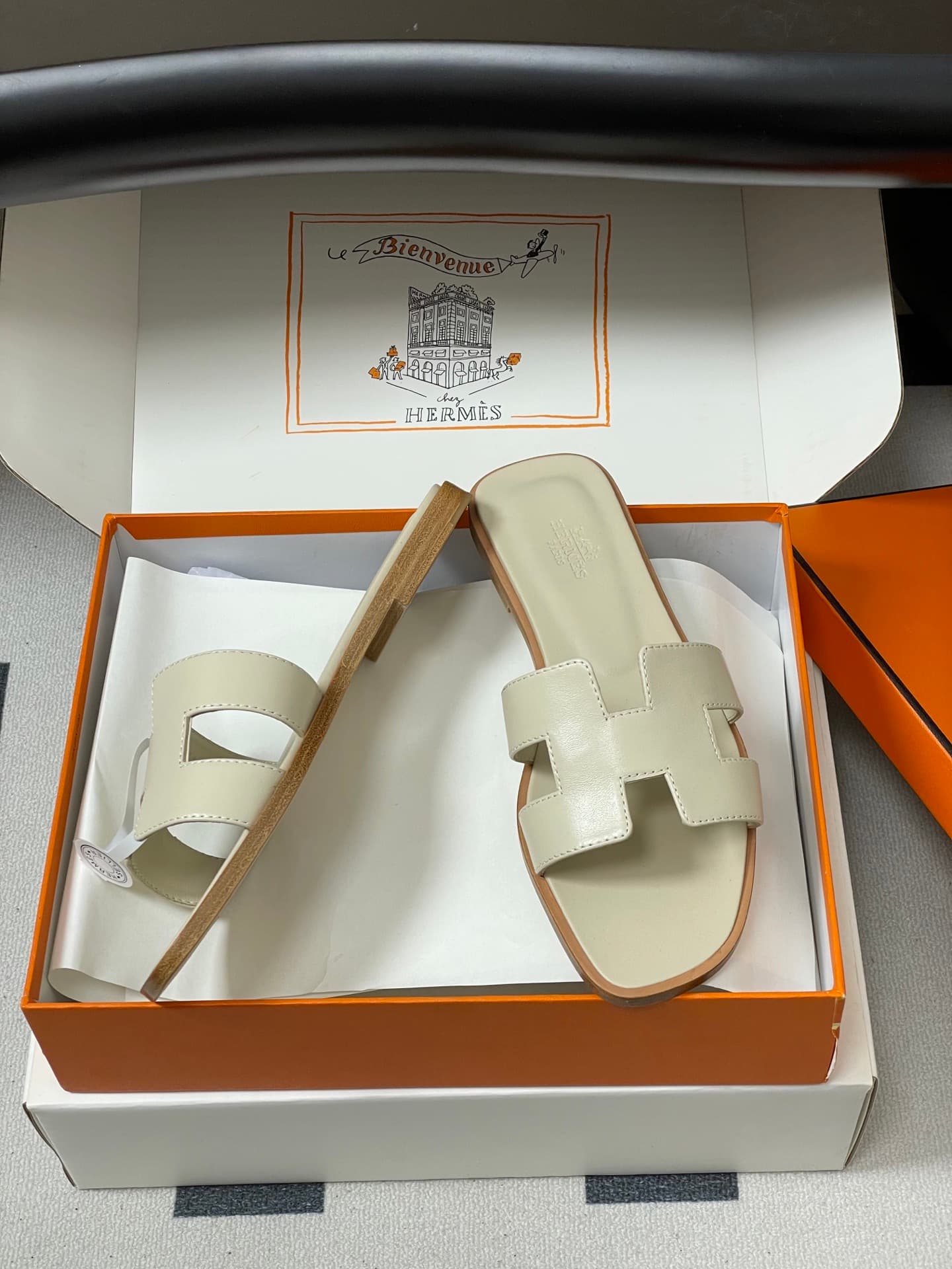D8027 – Top-quality products (wrapped in high-end gift boxes ✈️/scarves) — image 6