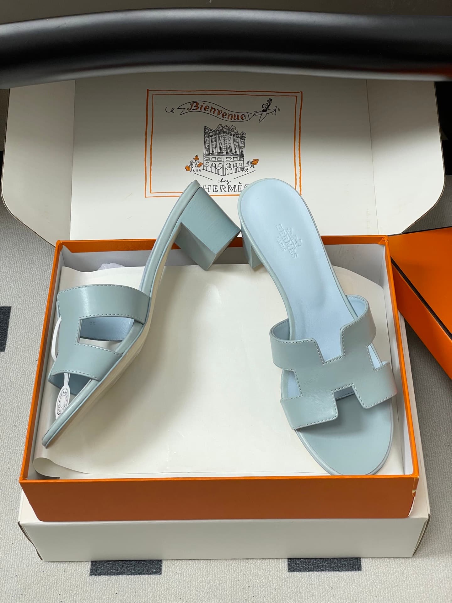 D8026 – Top-quality products (wrapped in high-end gift boxes ✈️/scarves) — image 6