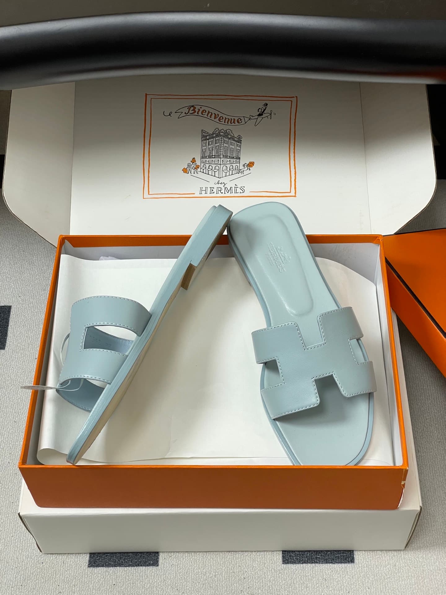 D8025 – Top-quality products (wrapped in high-end luggage boxes ✈️/scarves) — image 6