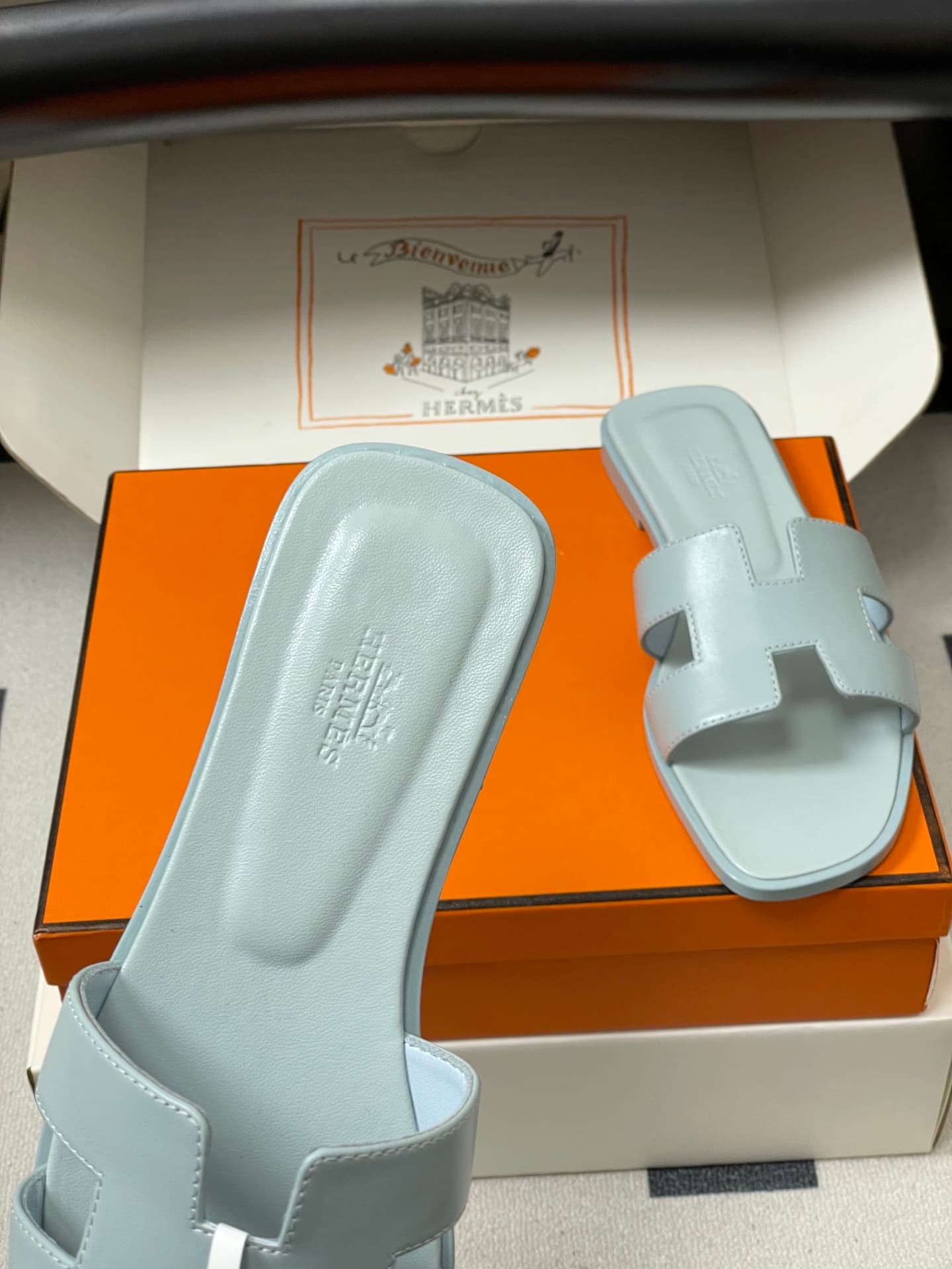 D8025 – Top-quality products (wrapped in high-end luggage boxes ✈️/scarves) — image 7