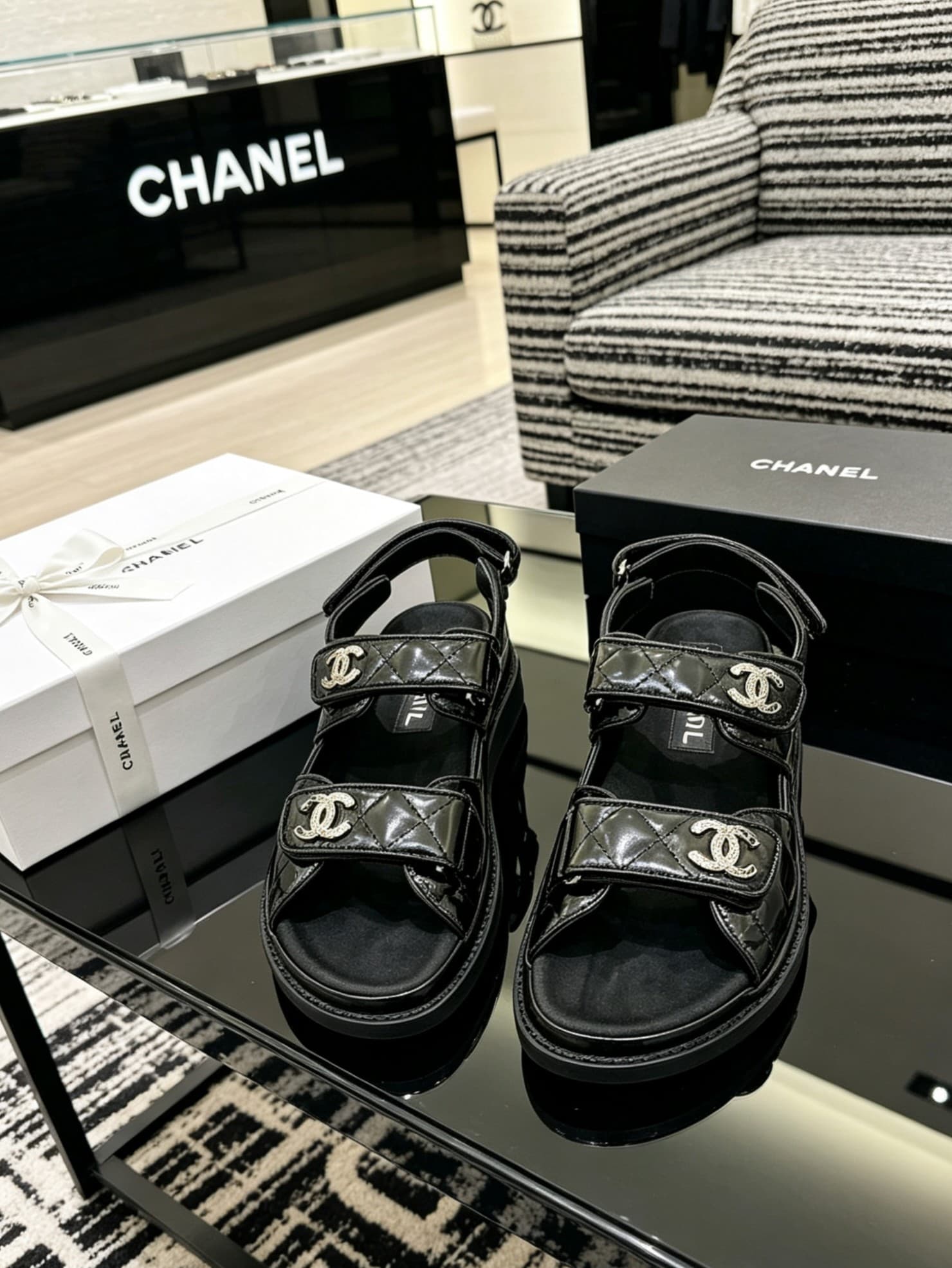 D4035 Delivered in a special box packaging for Chanel — image 1