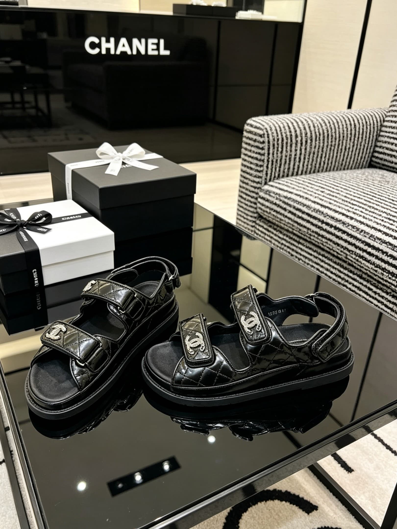 D4035 Delivered in a special box packaging for Chanel — image 4