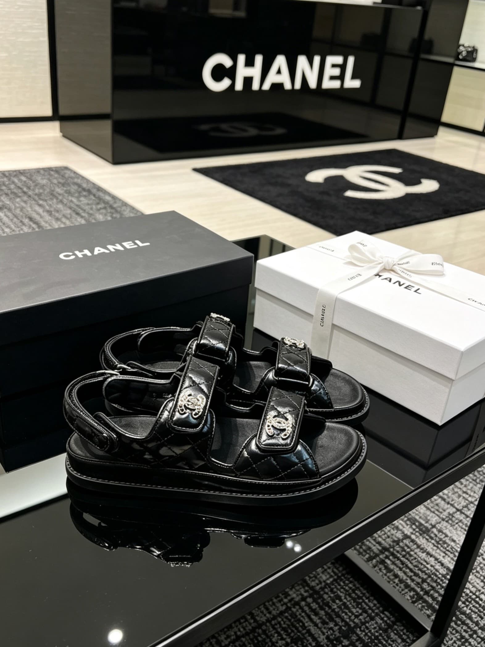 D4035 Delivered in a special box packaging for Chanel — image 5