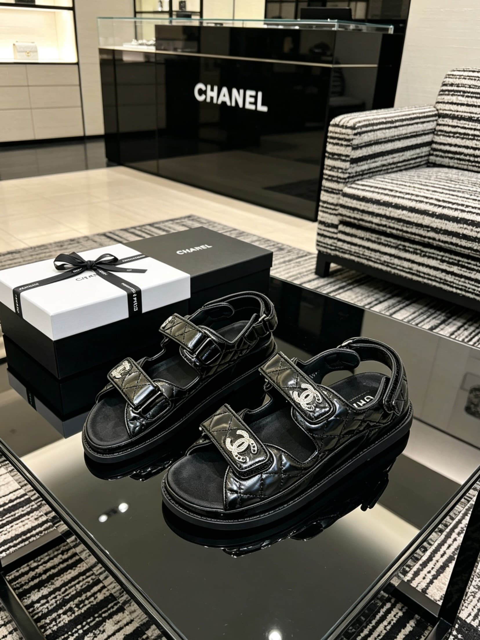 D4035 Delivered in a special box packaging for Chanel — image 2