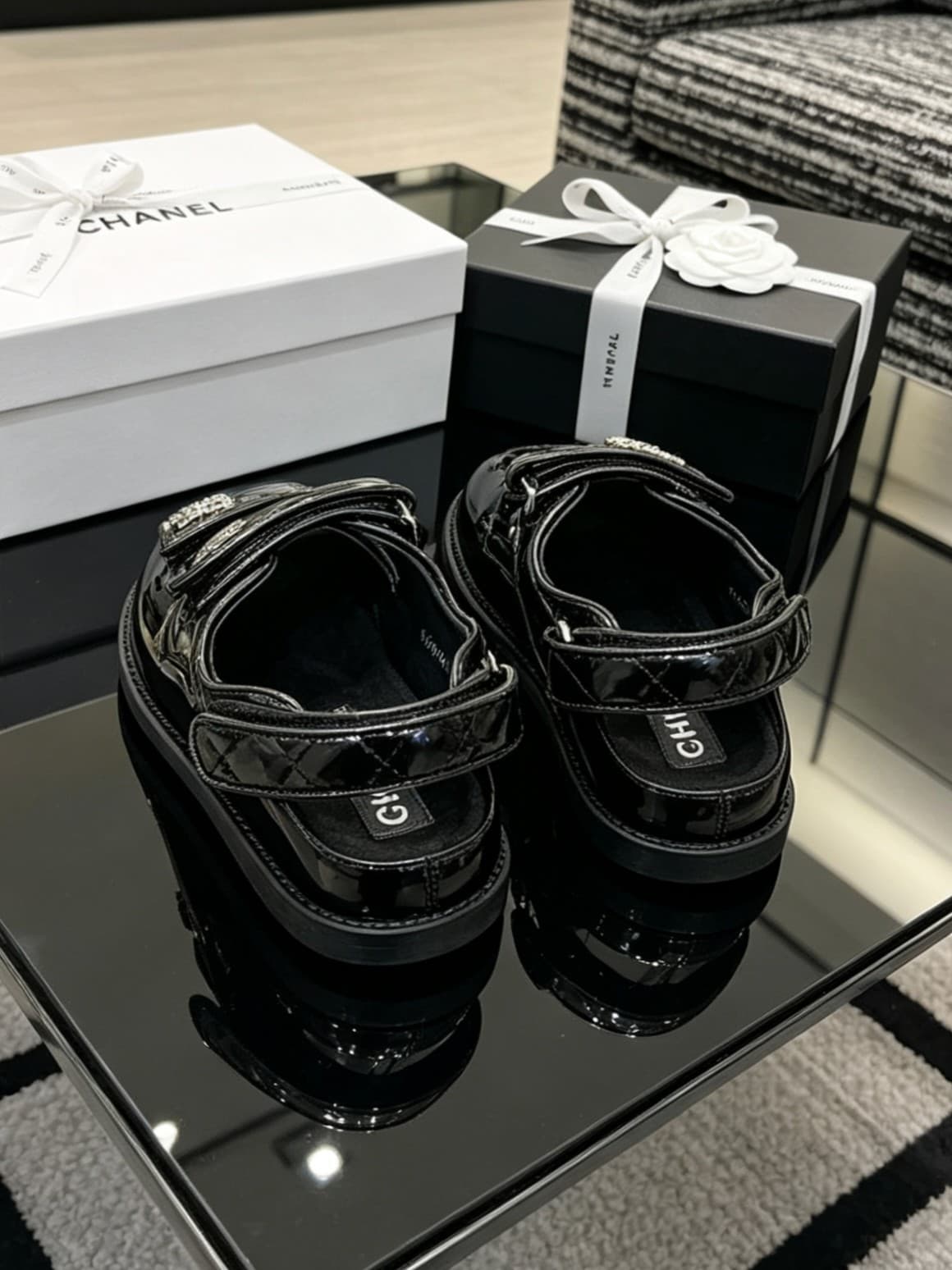 D4035 Delivered in a special box packaging for Chanel — image 8
