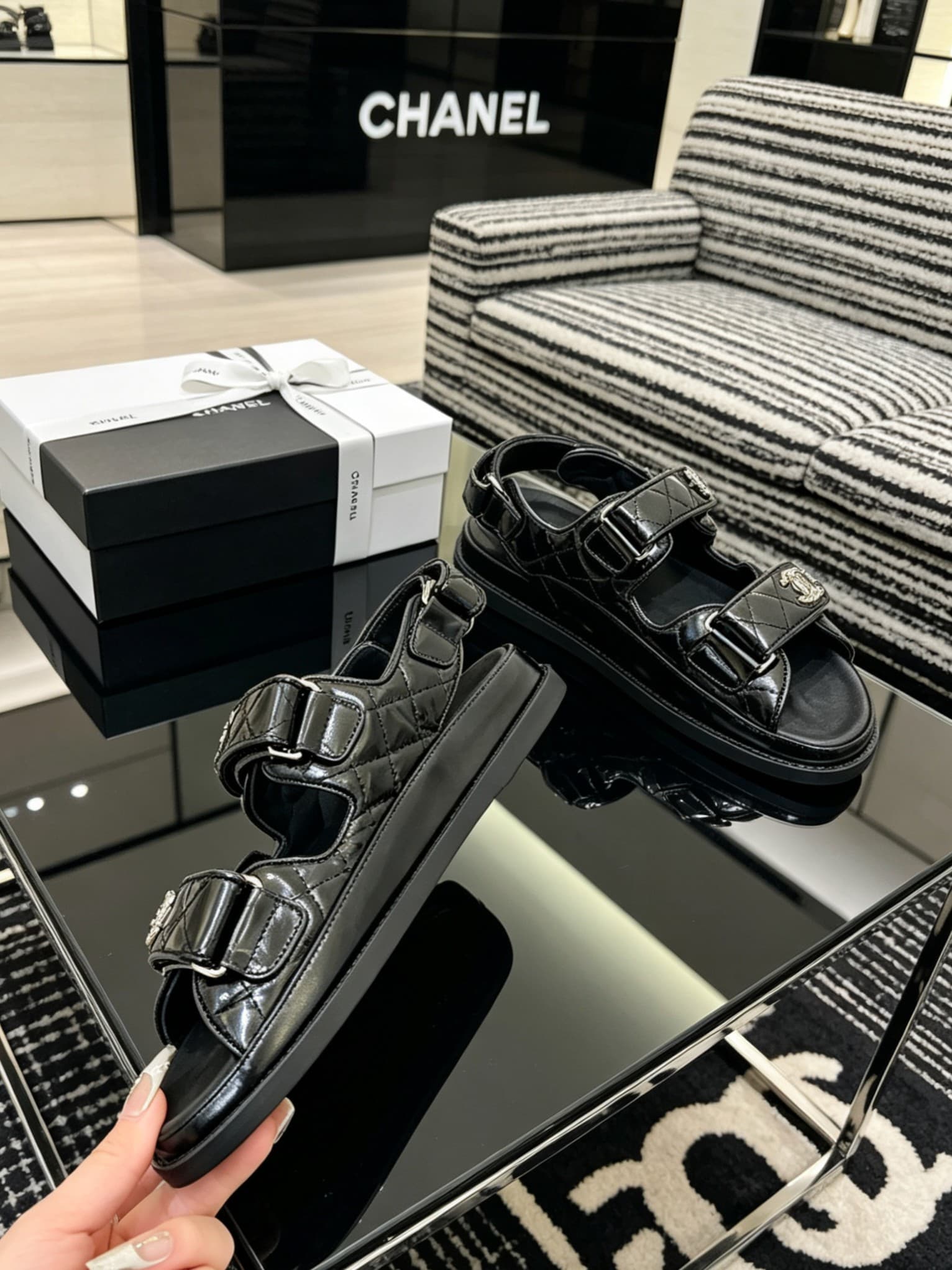 D4035 Delivered in a special box packaging for Chanel — image 6