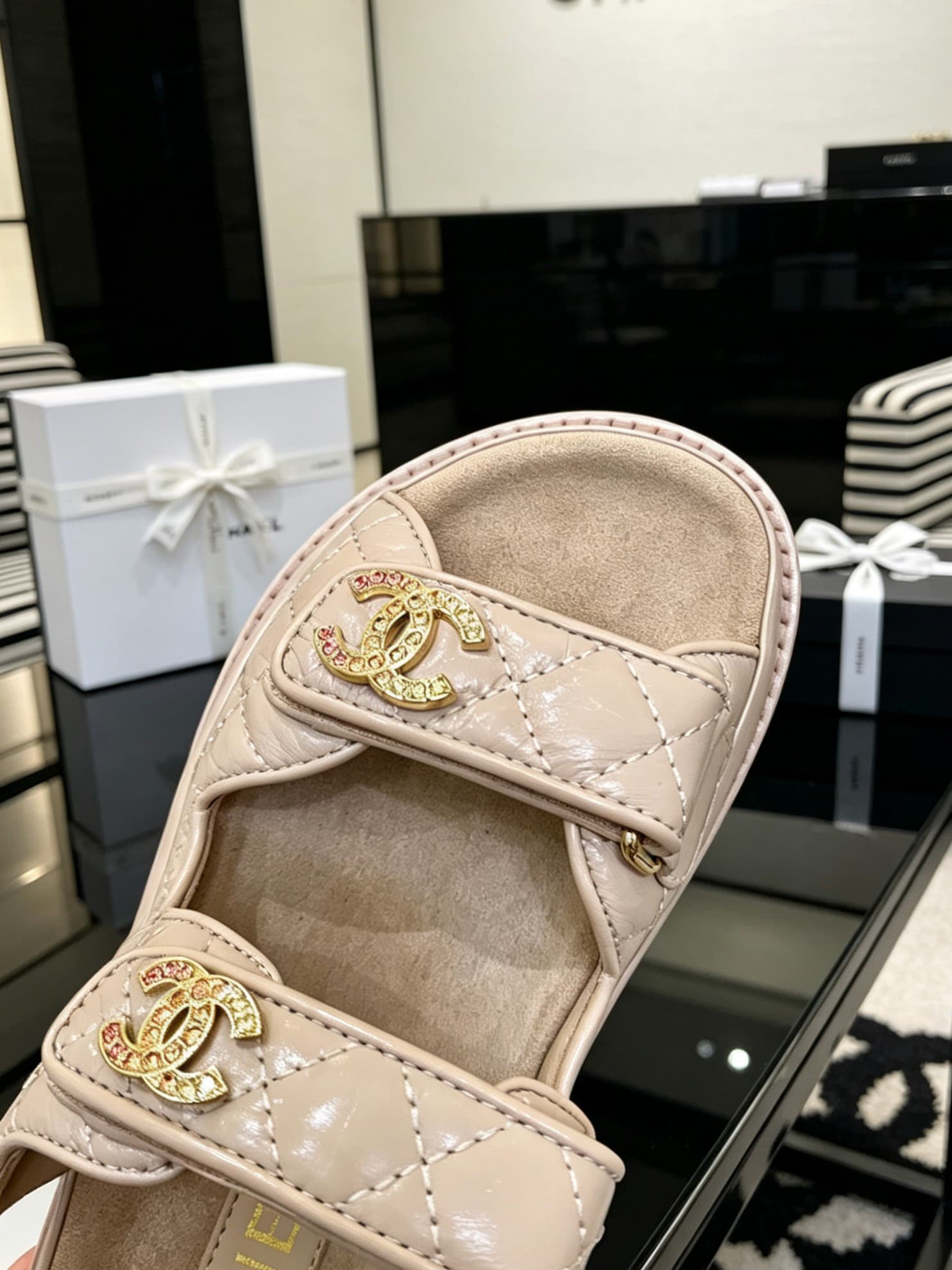 D4034 Delivered in a special box packaging for Chanel — image 7