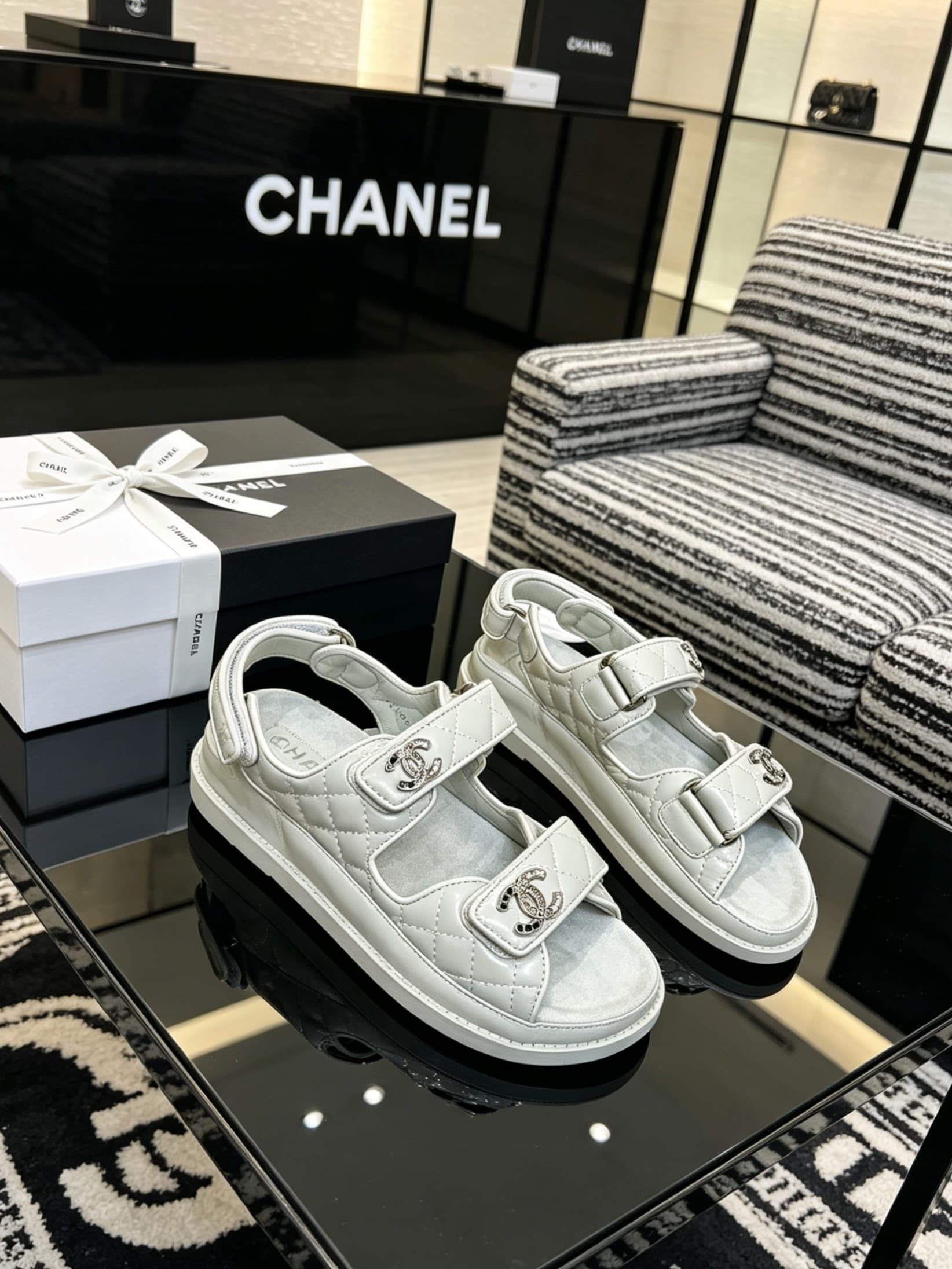 D4033 Delivered in a special box packaging for Chanel — image 3