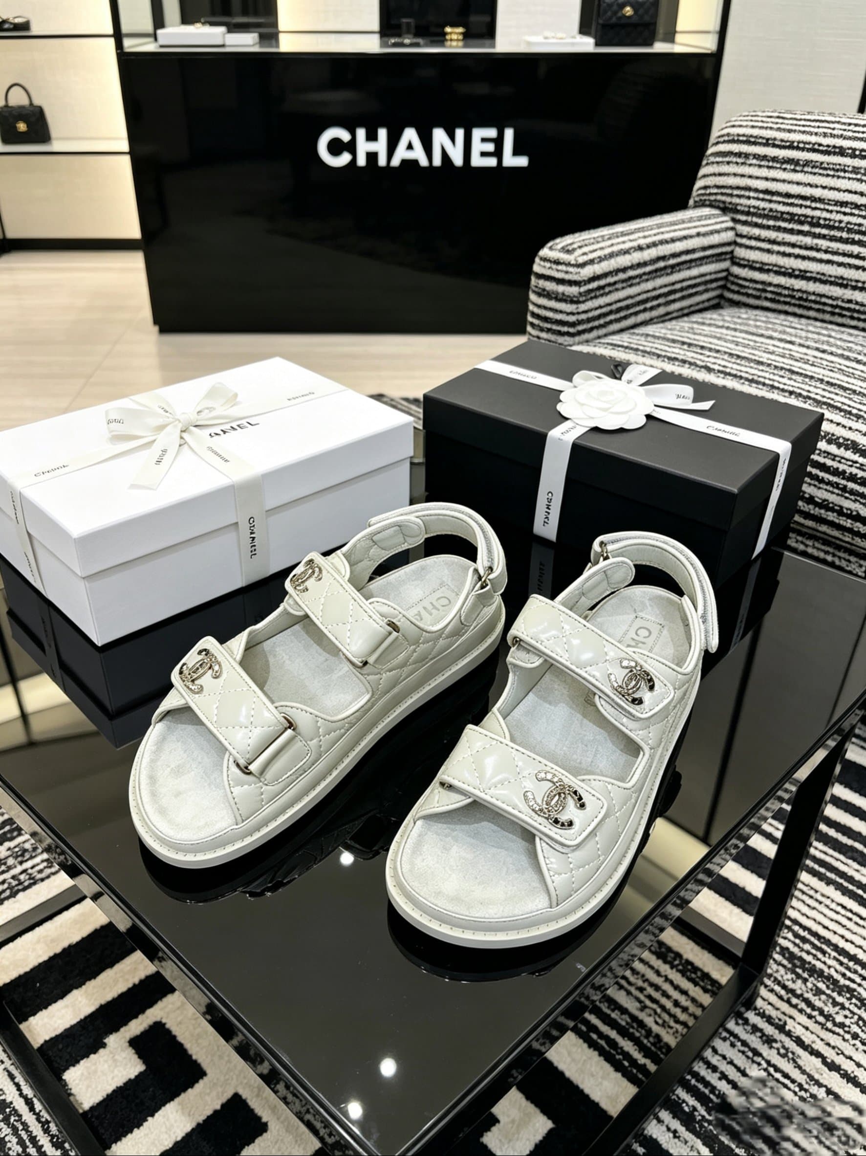 D4033 Delivered in a special box packaging for Chanel — image 2
