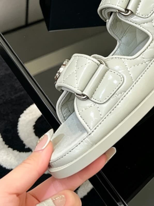 D4033 Delivered in a special box packaging for Chanel — image 7
