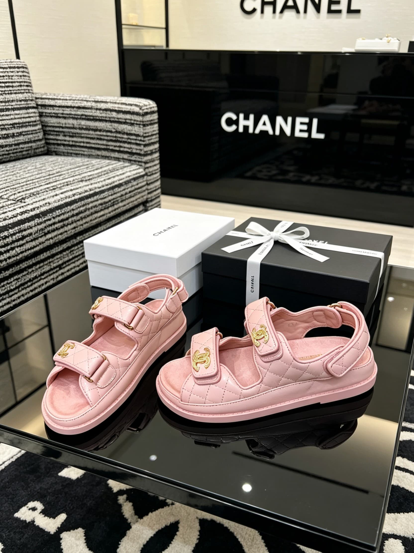 D4032 Delivered in a special box packaging for Chanel — image 4